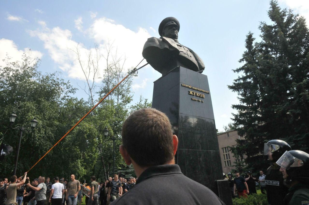 Як вплине на рейтинги  відновлення пам’ятника Жукову в Харкові: думка експерта 