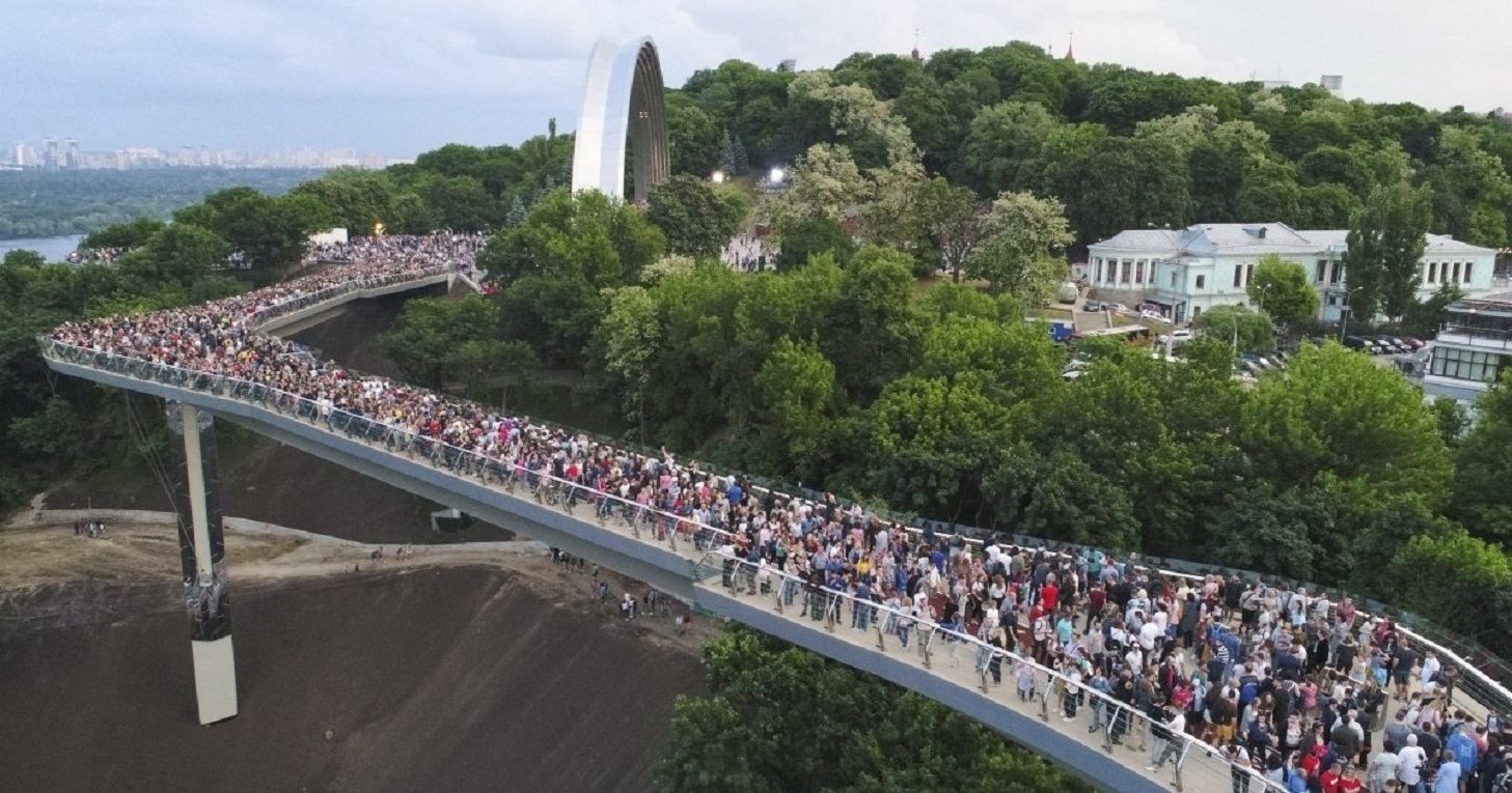 Міст Кличка знову тріснув – фото та відео великої тріщини Міст Кличка знову тріснув – фото та відео великої тріщини