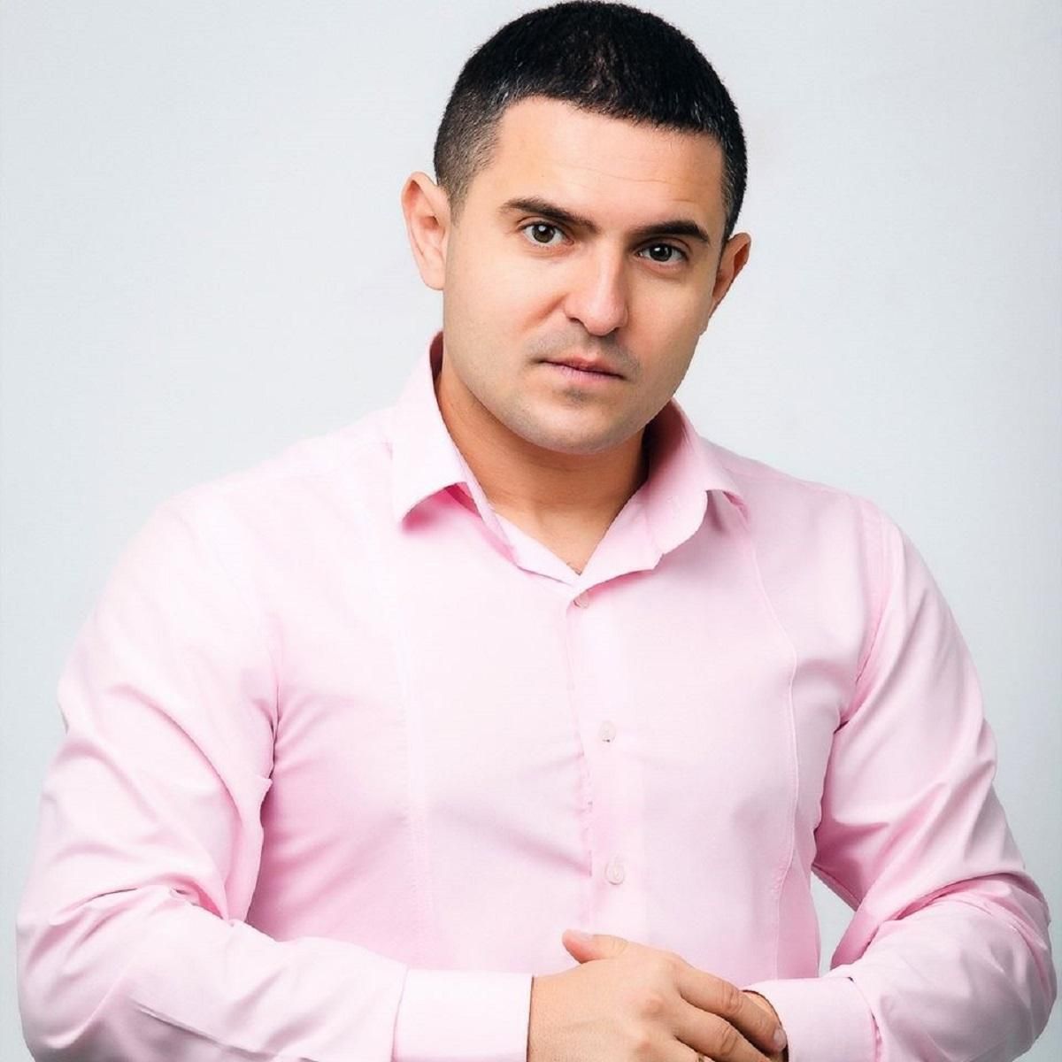 ЦИК отменила регистрацию кандидата от "Слуги народа" с двойным гражданством ЦИК отменила регистрацию кандидата от "Слуги народа" с двойным гражданством