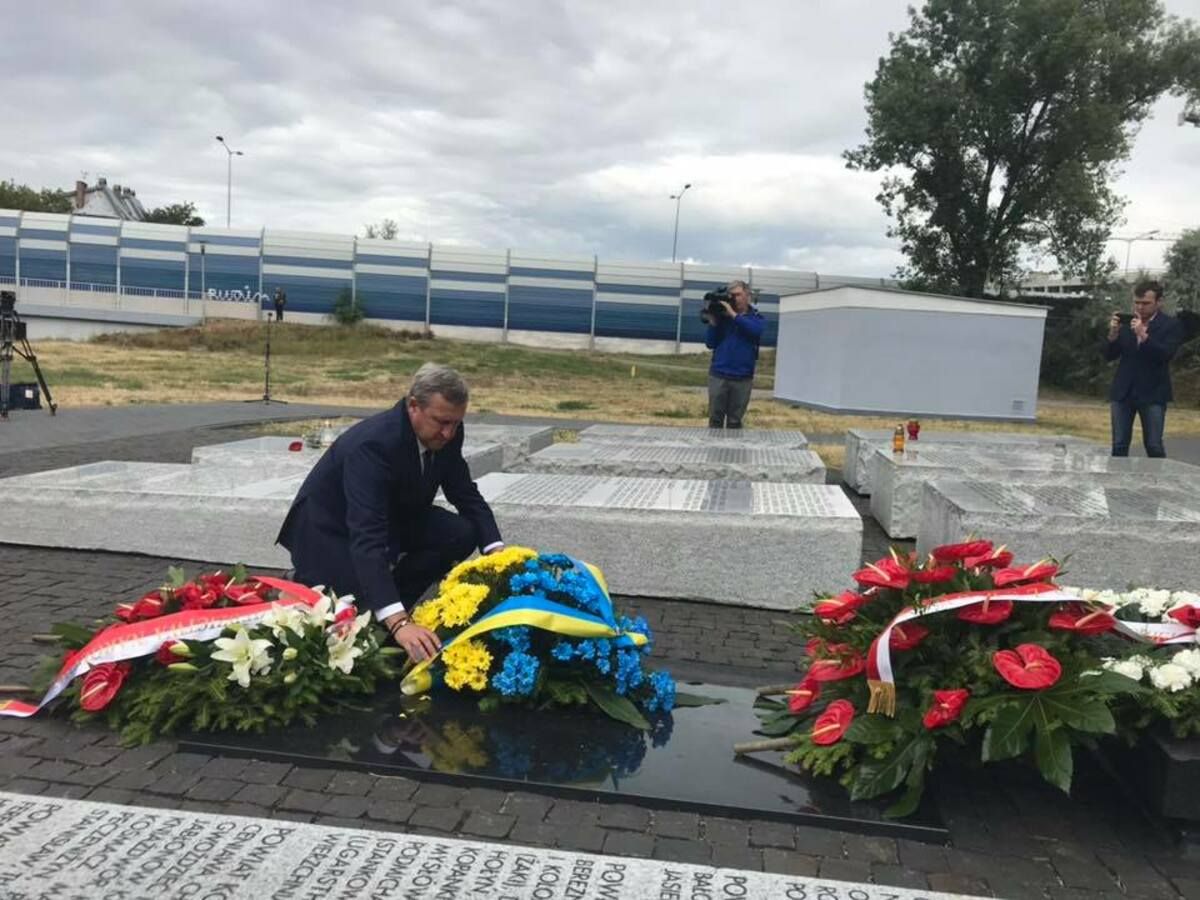 Роковини Волинської трагедії: Україна закликала Польщу не політизувати історію Роковини Волинської трагедії: Україна закликала Польщу не політизувати історію