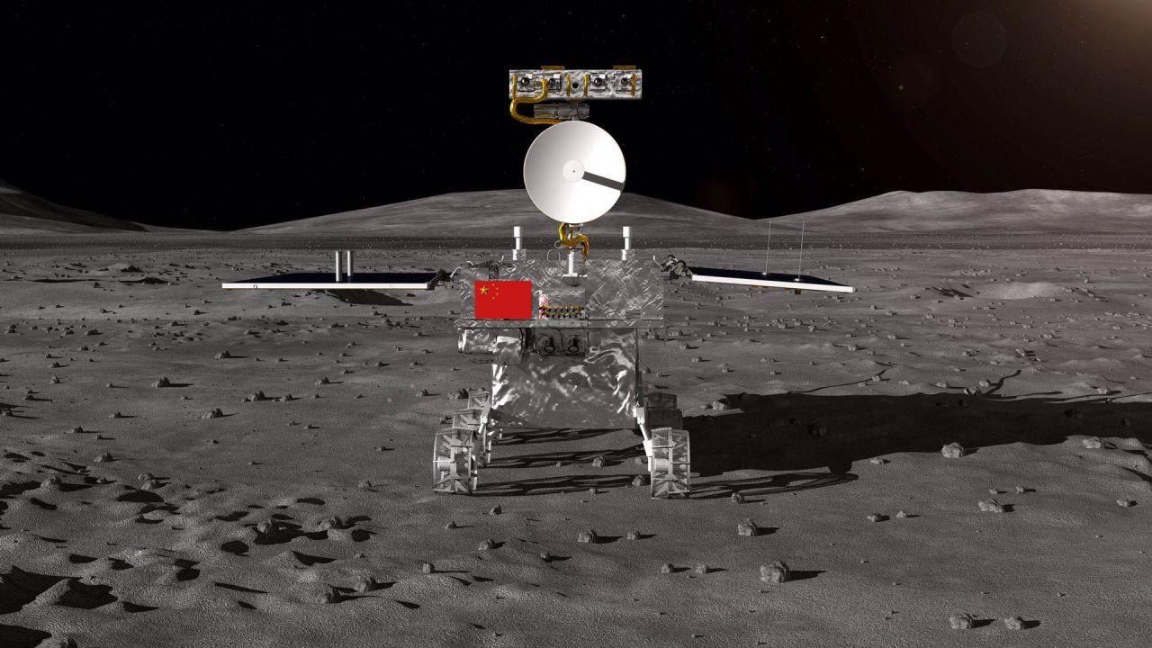Китайский зонд передал на землю фото темной стороны Луны