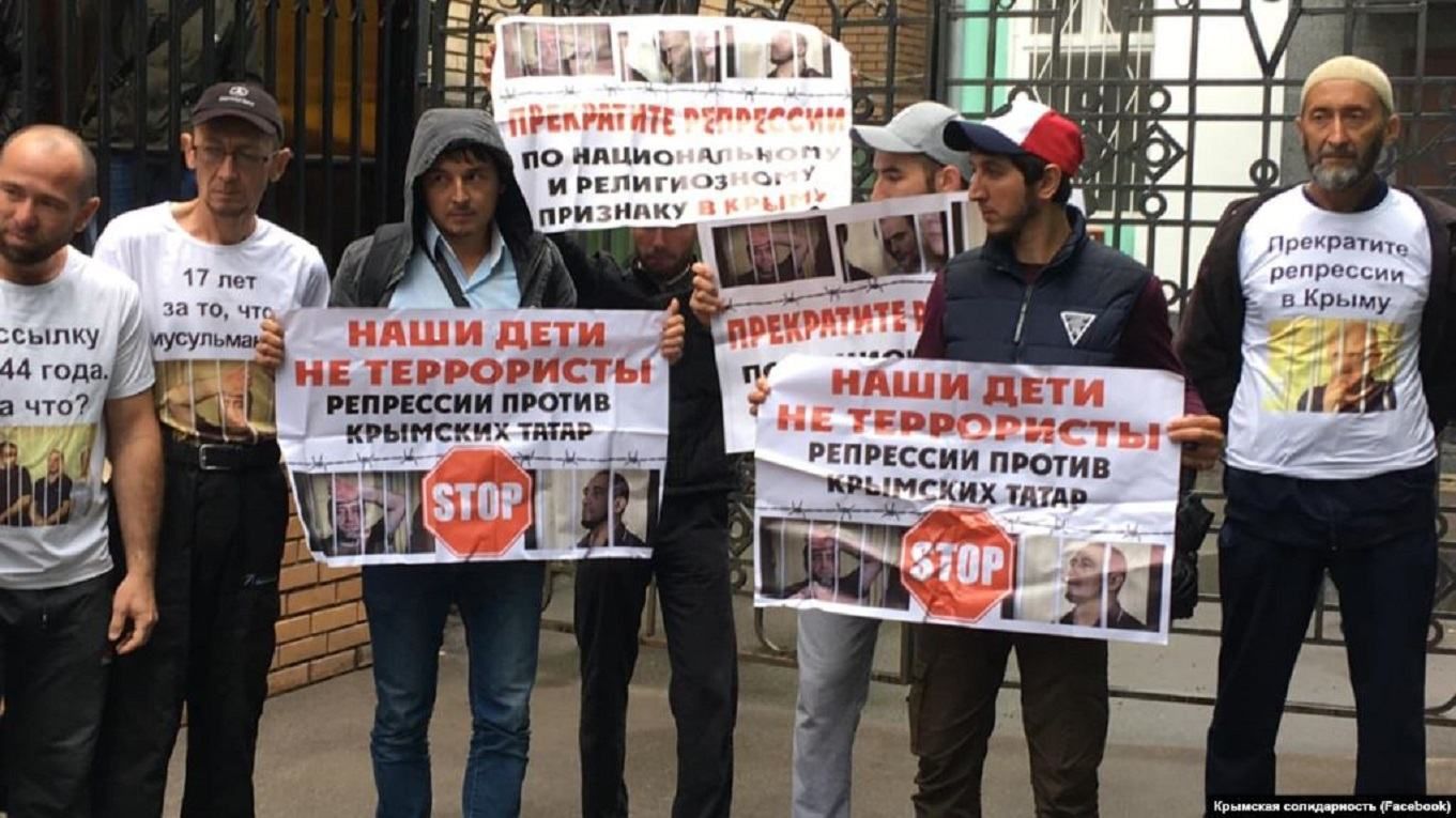 "Они нас не остановят": в Москве отпустили всех задержанных крымских татар
