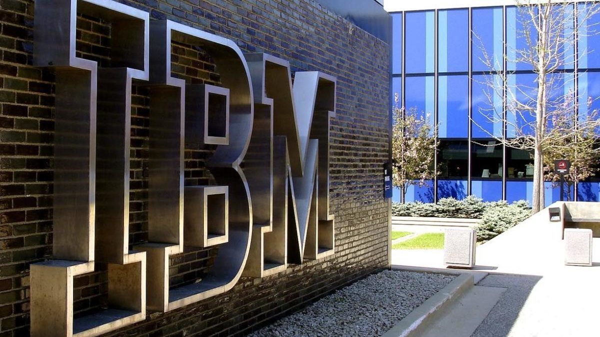 IBM запатентувала смарт-годинник із вісьмома дисплеями: як він виглядає