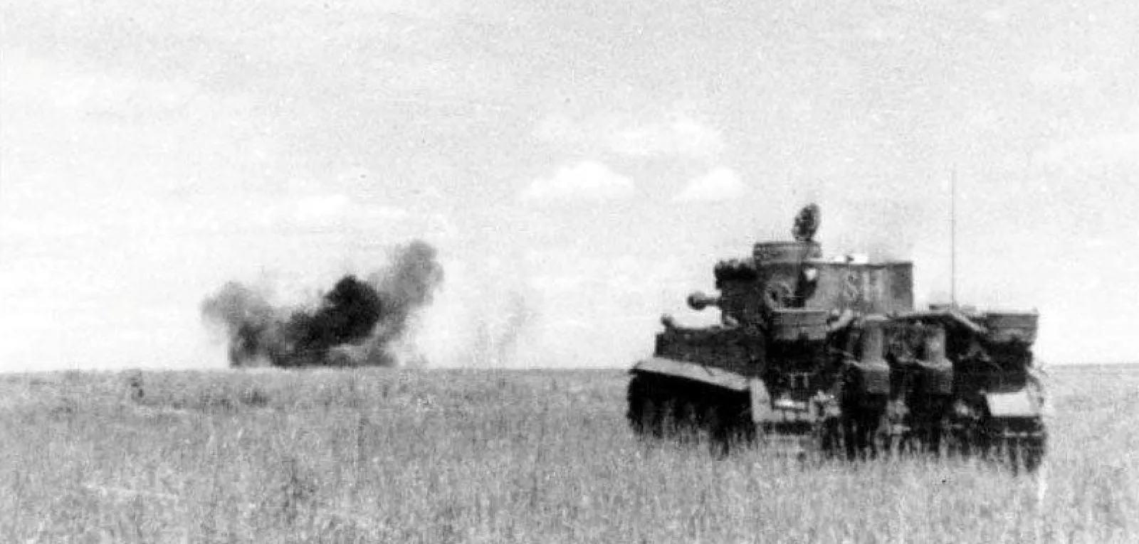 Тигр розстрілює радянські танки