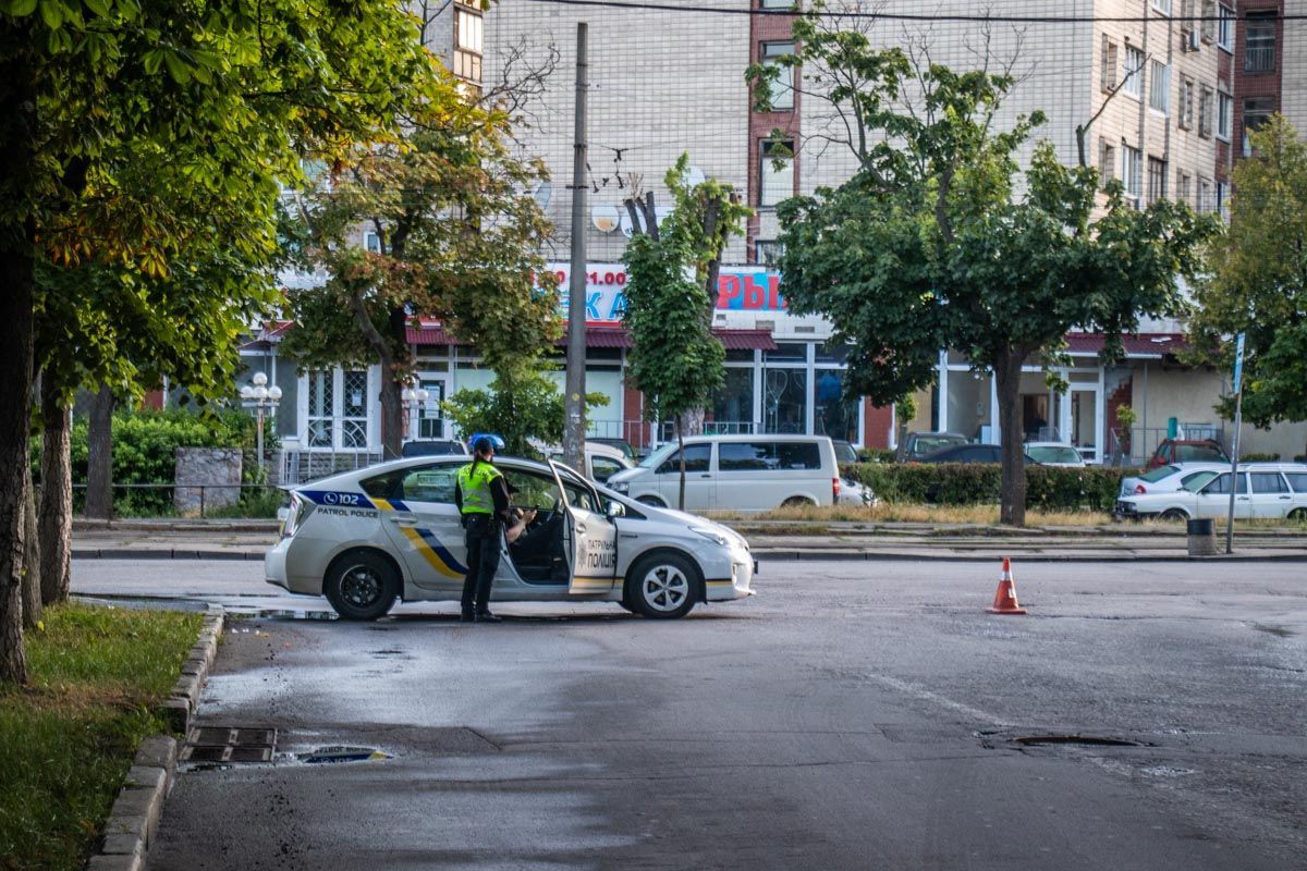 Невідомі обстріляли будівлю каналу "112 Україна": фото, відео Невідомі обстріляли будівлю каналу "112 Україна": фото, відео