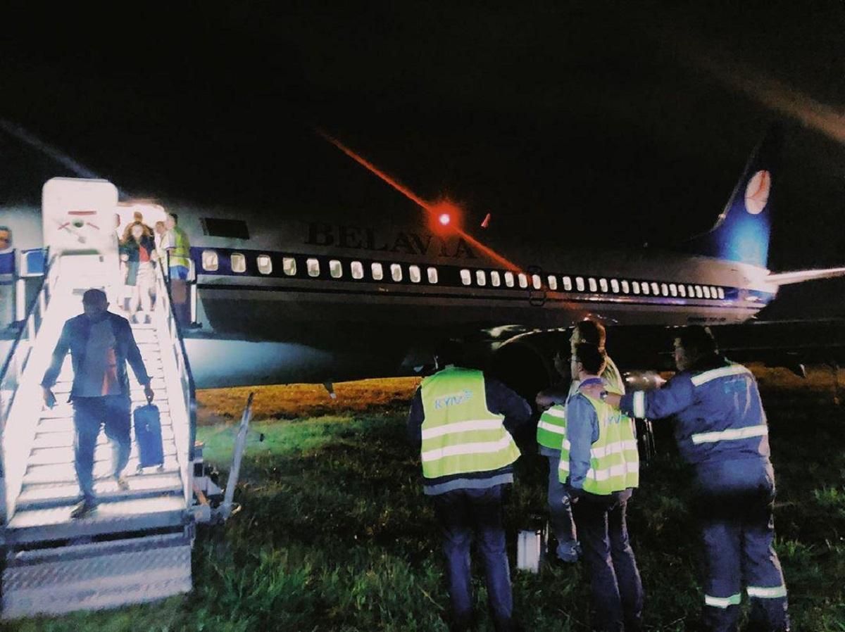 Аеропорт "Київ" відновив роботу після інциденту з білоруським літаком