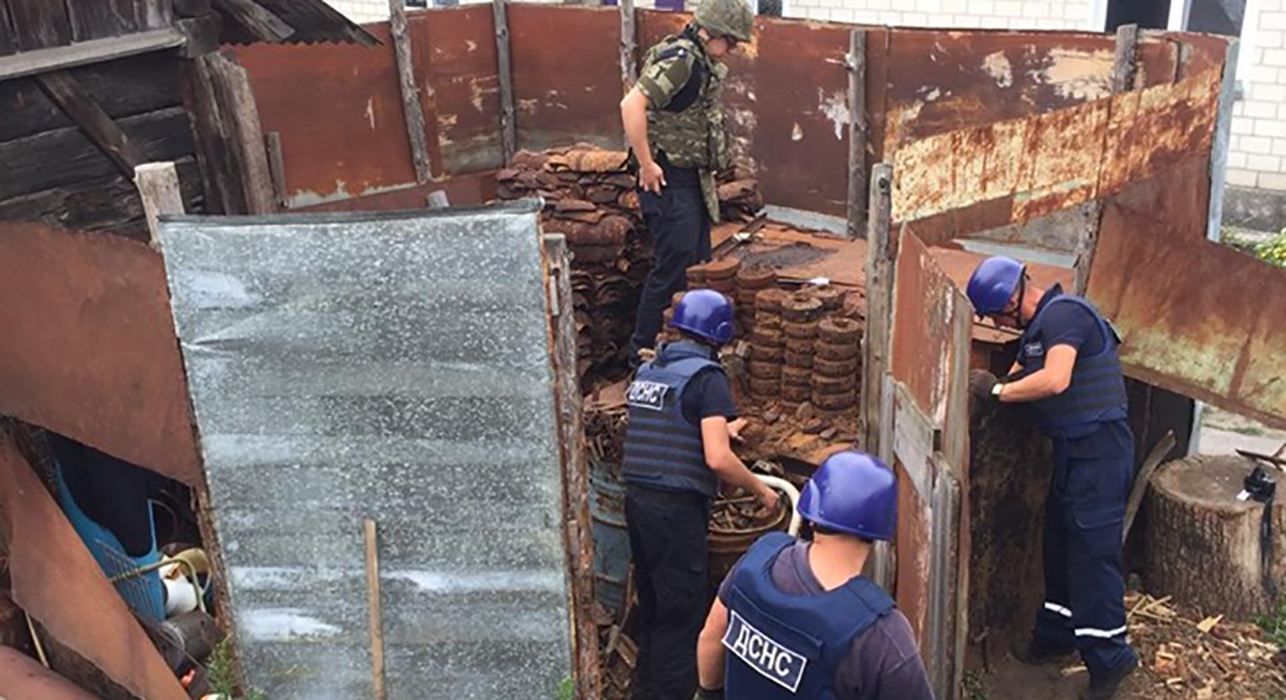 Взрыв на Ровненщине: дедушка погибших детей хранил целый арсенал боеприпасов – фото Взрыв на Ровненщине: дедушка погибших детей хранил целый арсенал боеприпасов – фото