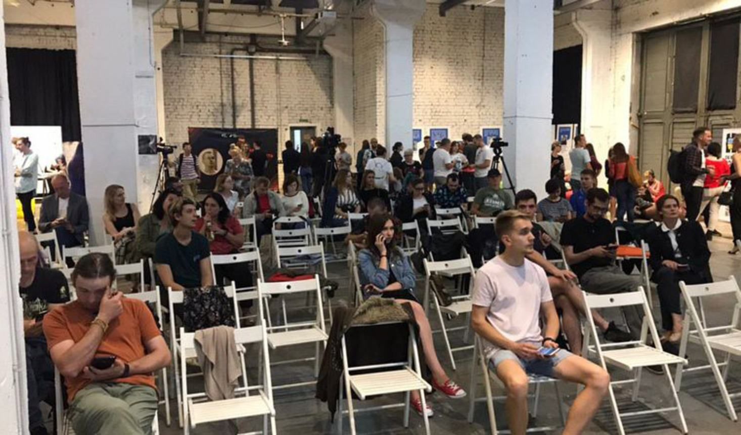 "Ніч з Олегом Сенцовим": як українці відзначають день народження полоненого режисера "Ніч з Олегом Сенцовим": як українці відзначають день народження полоненого режисера