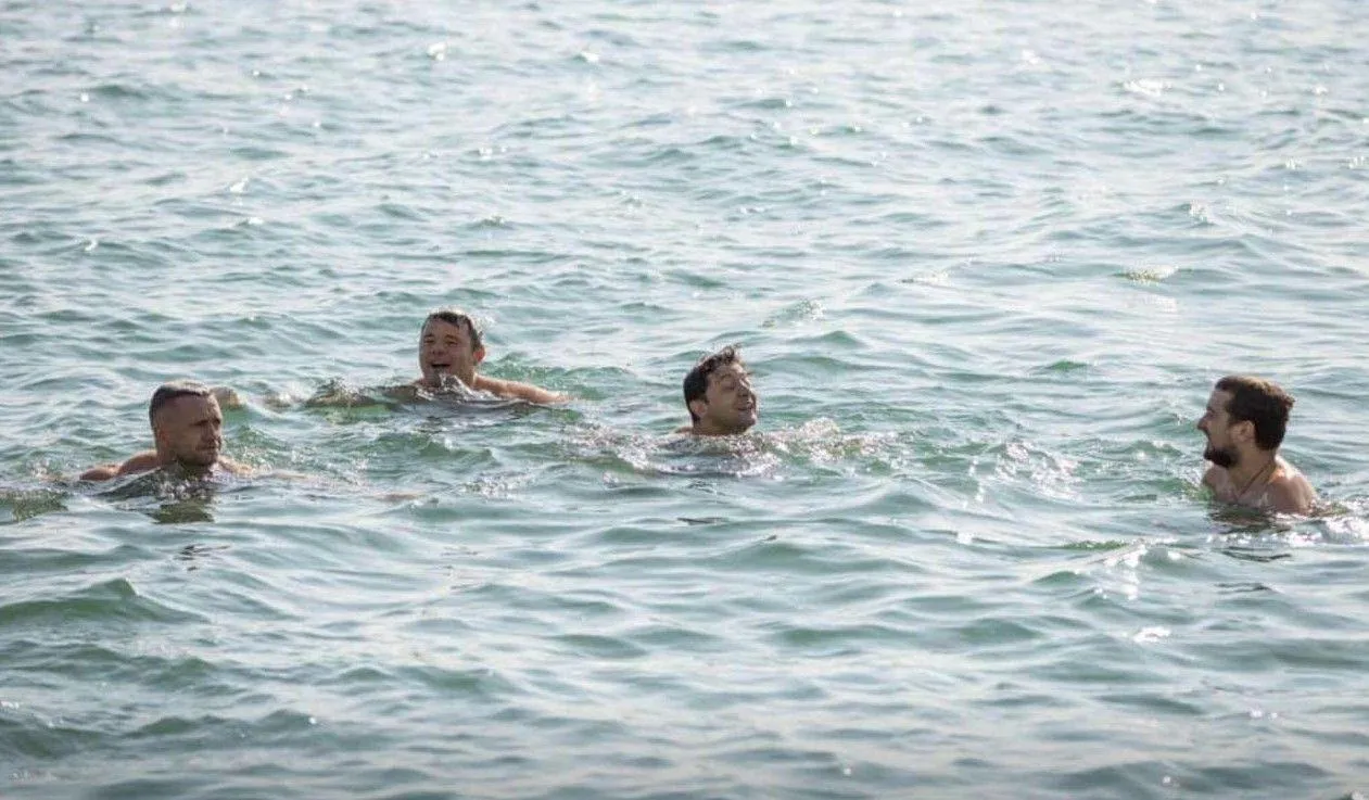 Зеленський скупався в морі Зеленський скупався в морі