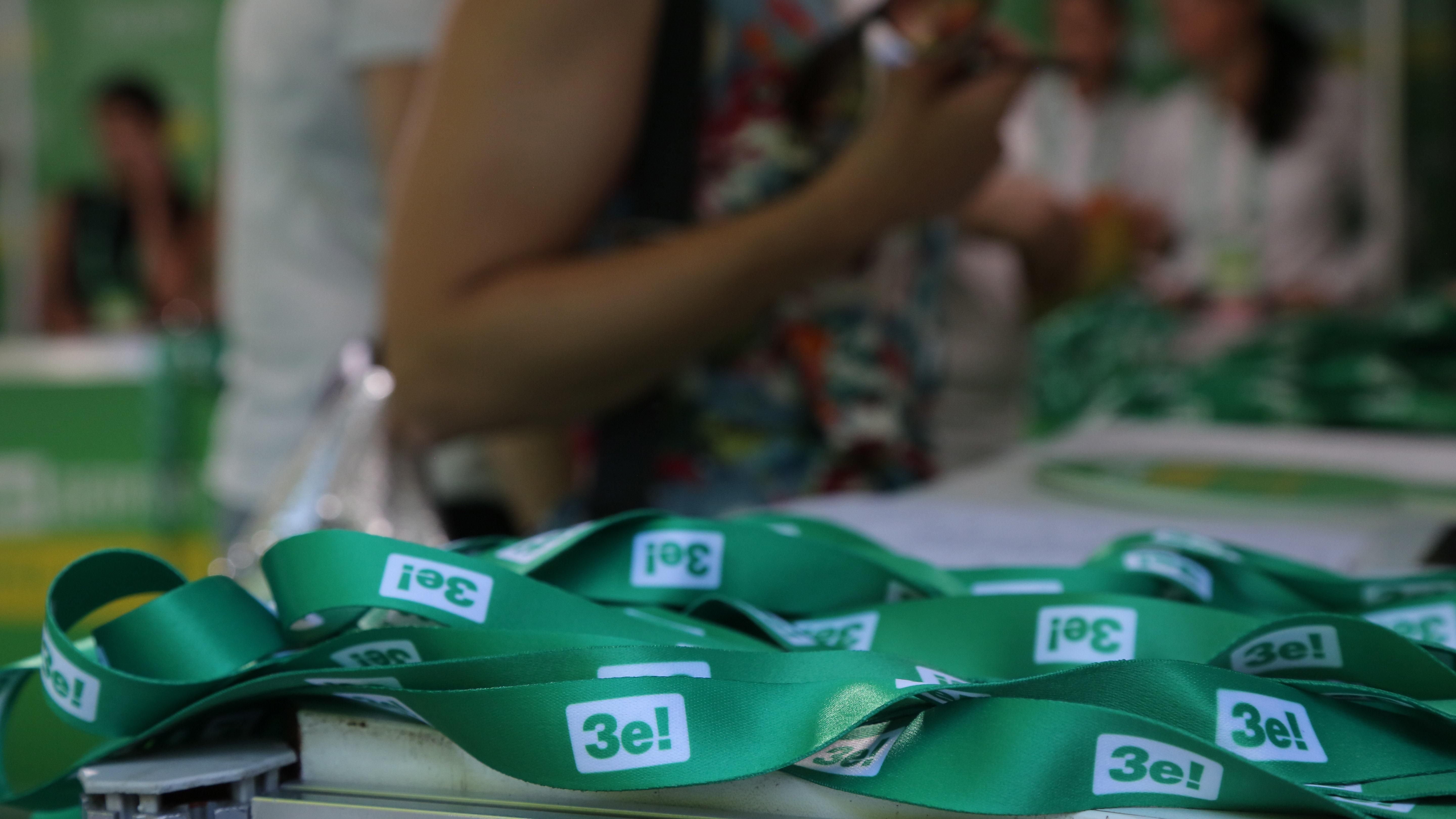 "Слуга народу" відмовились від чоловіка з булавою на логотипі: у політсилі пояснили, чому "Слуга народу" відмовились від чоловіка з булавою на логотипі: у політсилі пояснили, чому