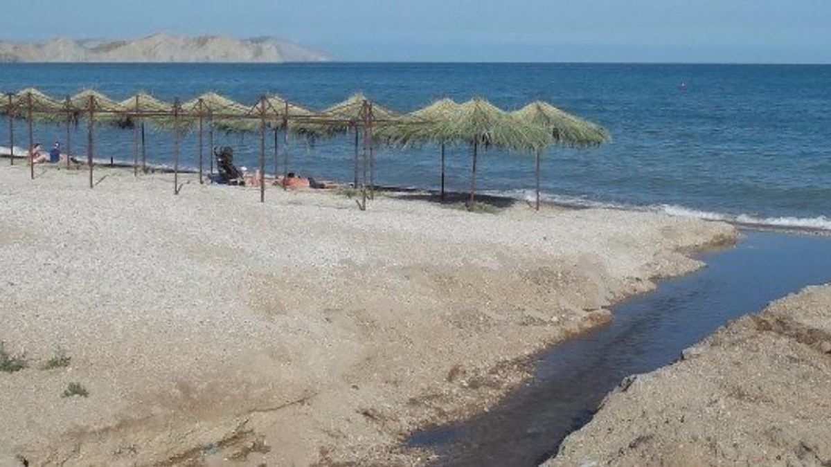Сезон, але це не точно, – у мережі висміяли порожні пляжі окупованого Криму 