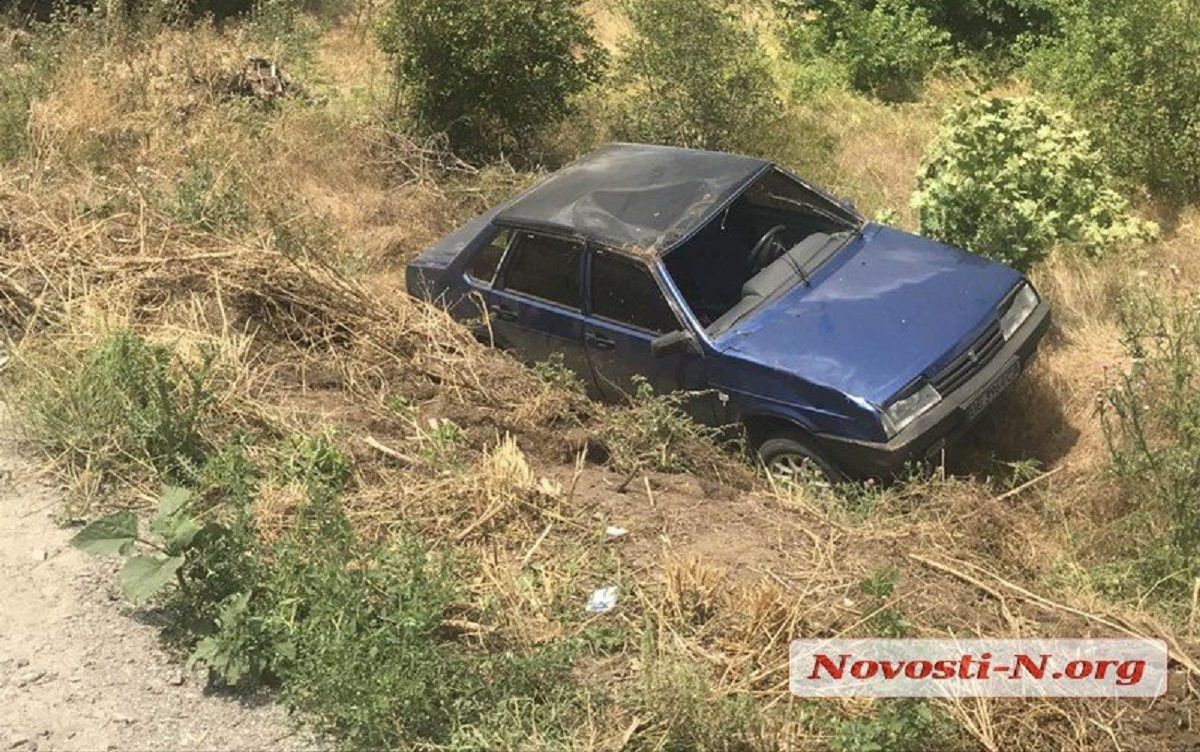 Під Миколаєвом автівка в'їхала в натовп дітей-велосипедистів: є постраждалі Під Миколаєвом автівка в'їхала в натовп дітей-велосипедистів: є постраждалі