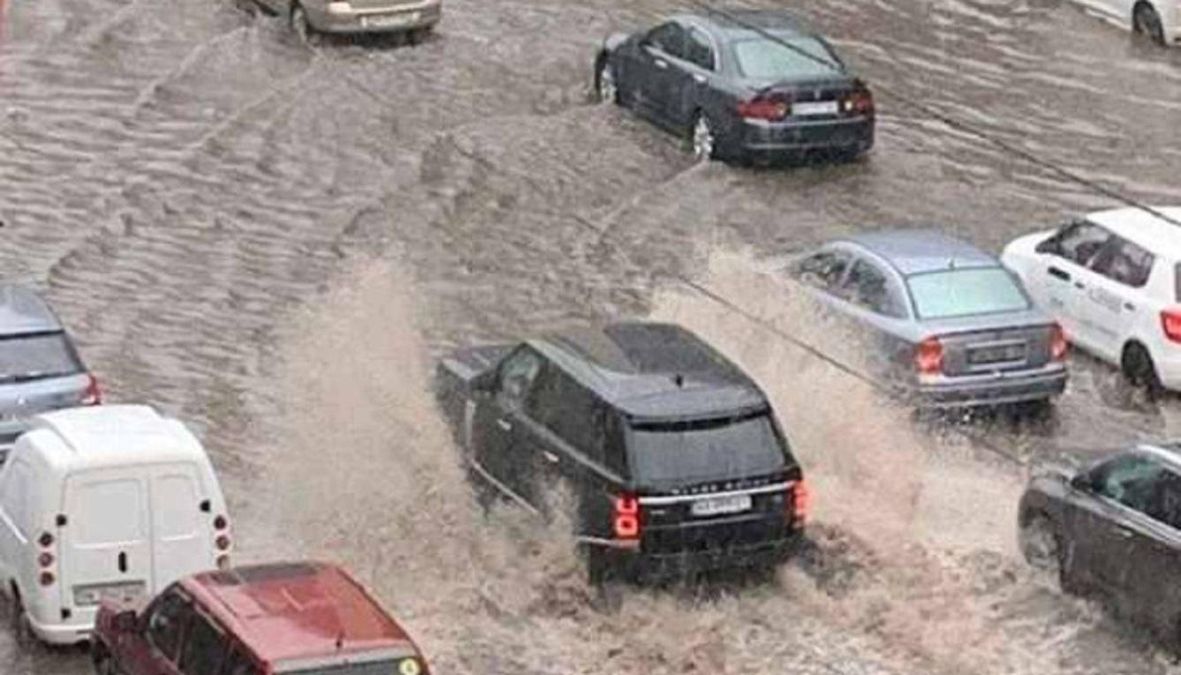 Через потужну зливу Київ знову пішов під воду: фото і відео Через потужну зливу Київ знову пішов під воду: фото і відео