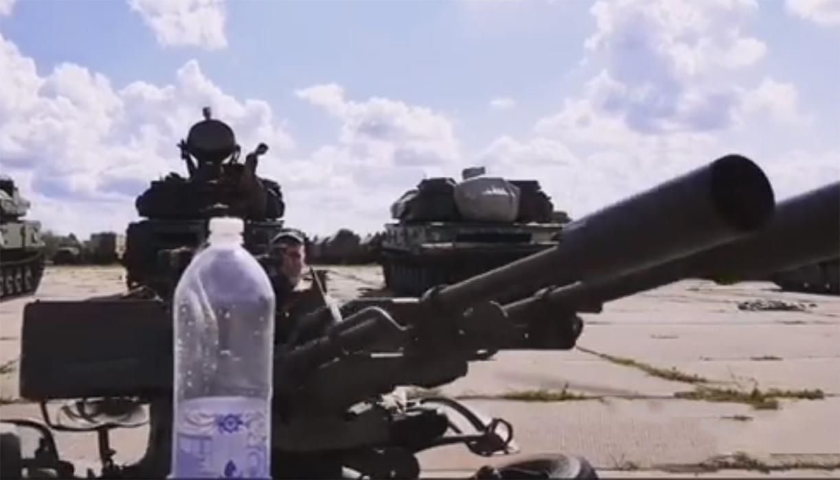 Как открыть бутылку дулом зенитки: видео мастер-класса от бойца ВСУ