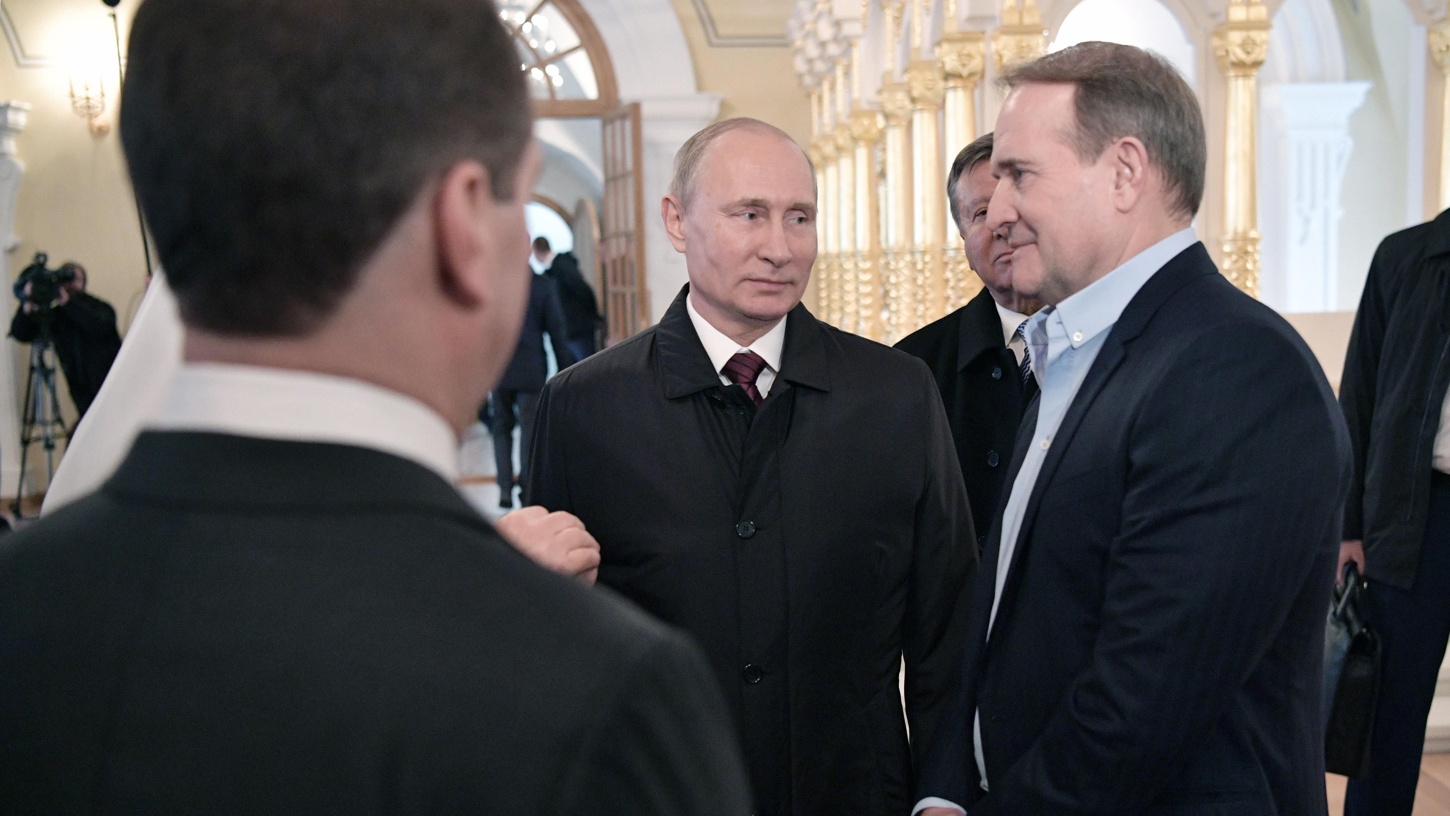 Оперативний псевдонім "Соколовський": однокурсник Путіна розкрив справжнє обличчя Медведчука Оперативний псевдонім "Соколовський": однокурсник Путіна розкрив справжнє обличчя Медведчука