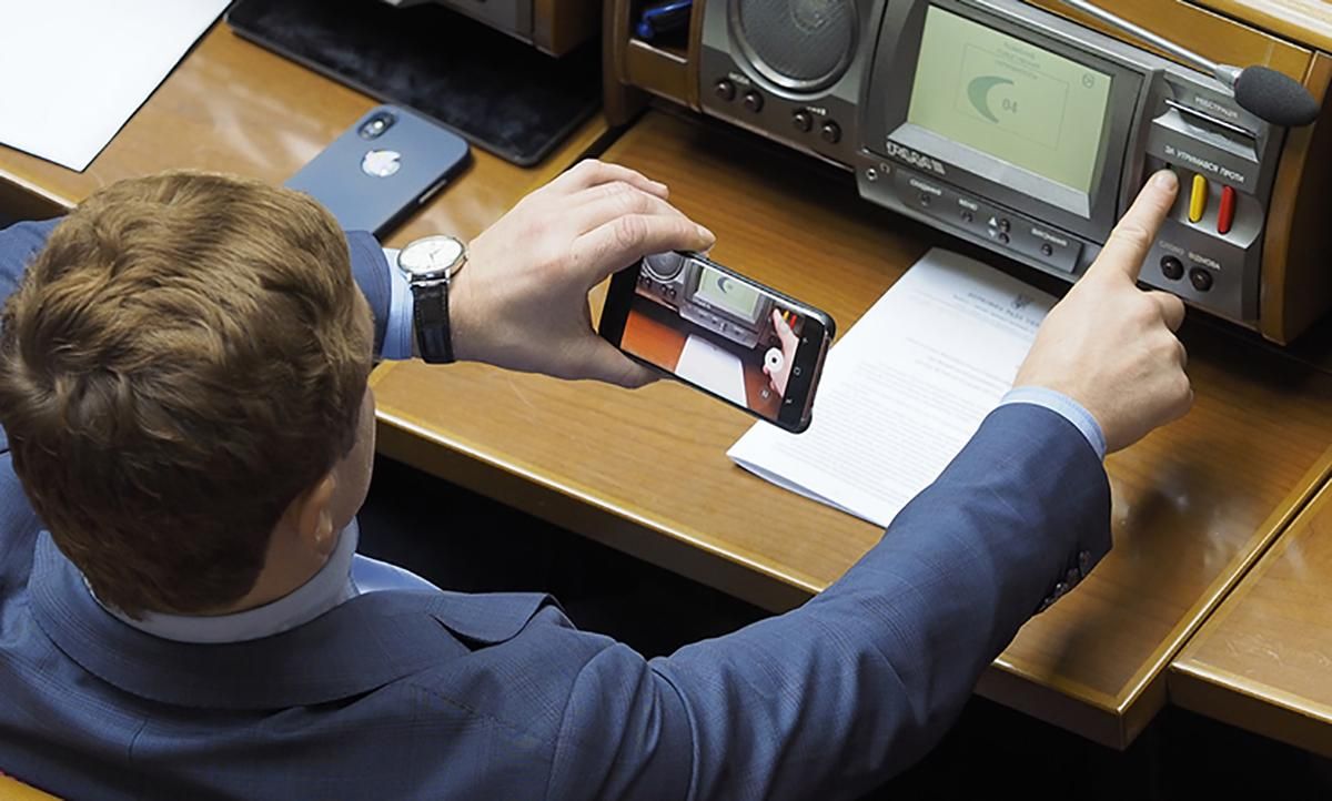 У Раді встановлять сенсорну кнопку для боротьби з кнопкодавством, – Парубій У Раді встановлять сенсорну кнопку для боротьби з кнопкодавством, – Парубій
