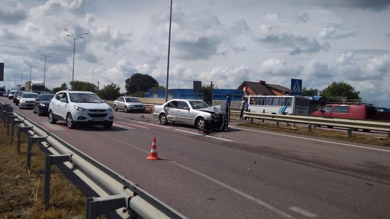 Масштабна ДТП на Рівненщині, багато постраждалих: фото та відео Масштабна ДТП на Рівненщині, багато постраждалих: фото та відео