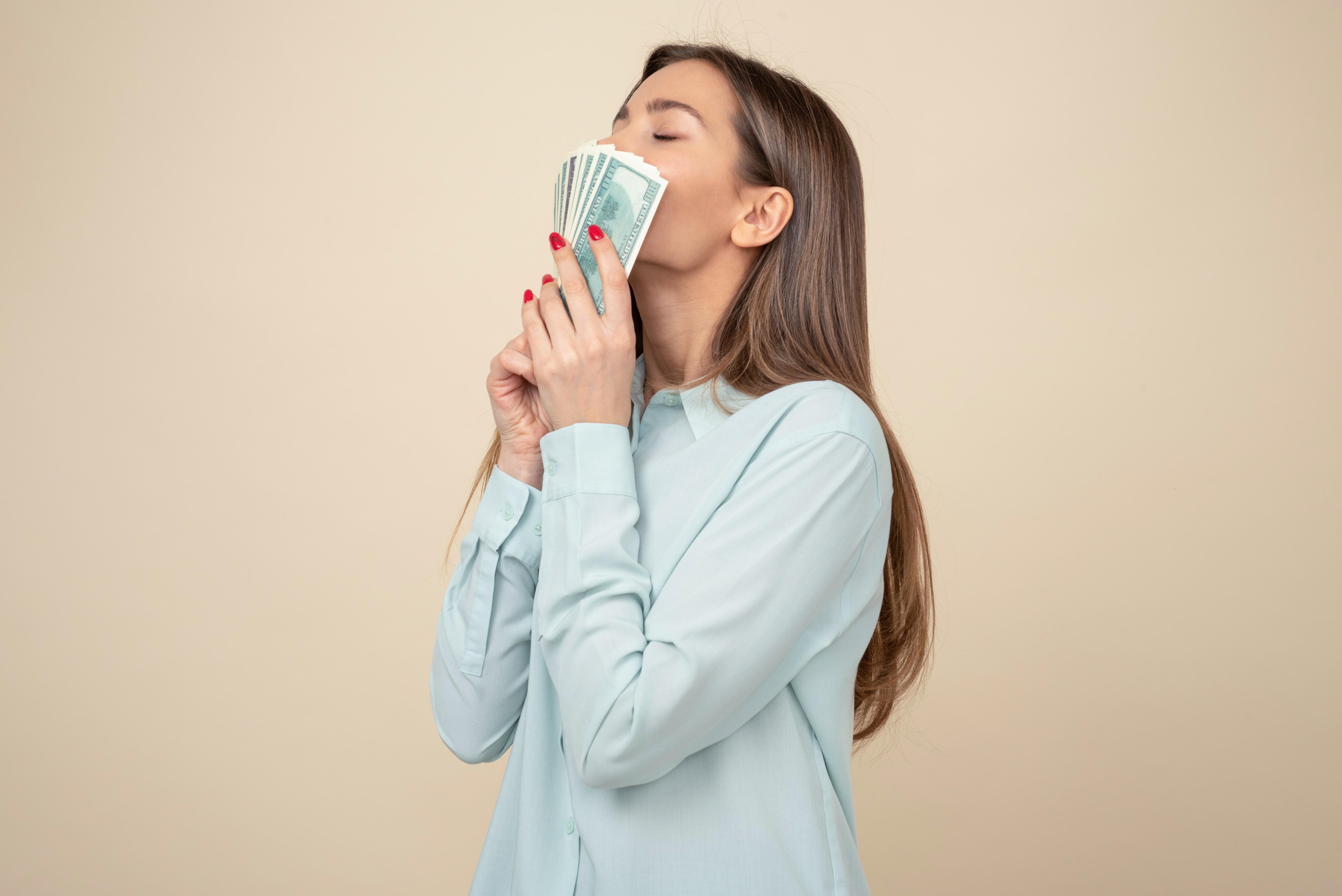 Скільки заробляють українці за кордоном: деталі в цифрах Скільки заробляють українці за кордоном: деталі в цифрах