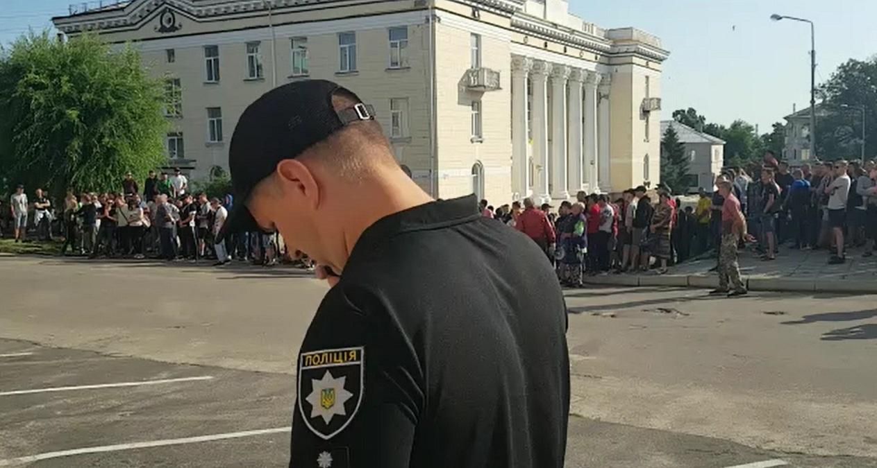 Округ 107 може стати "гарячою точкою" в день виборів Округ 107 може стати "гарячою точкою" в день виборів