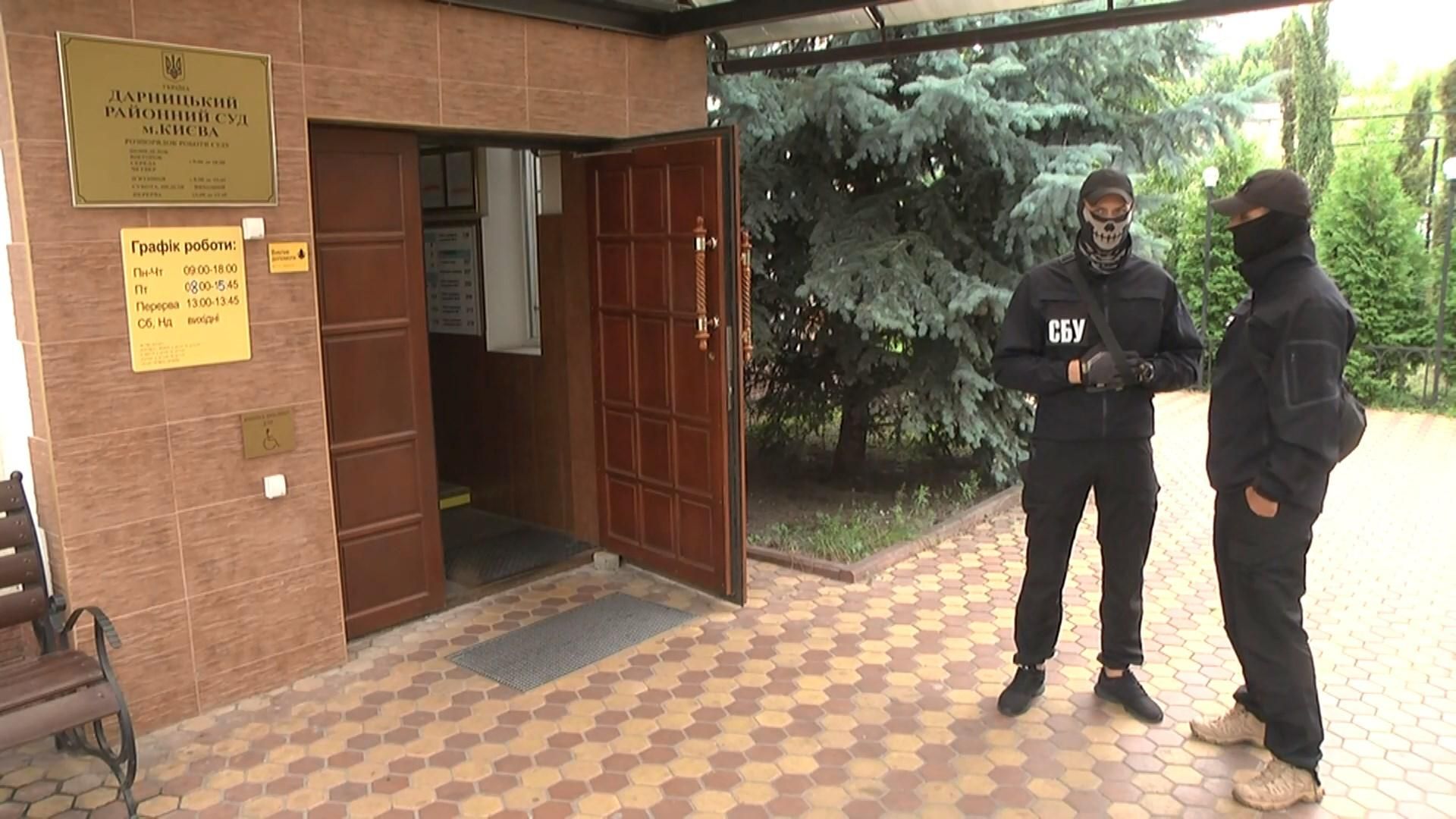 СБУ влаштувала облаву на суддів, які відсуджували у людей квартири: фото СБУ влаштувала облаву на суддів, які відсуджували у людей квартири: фото
