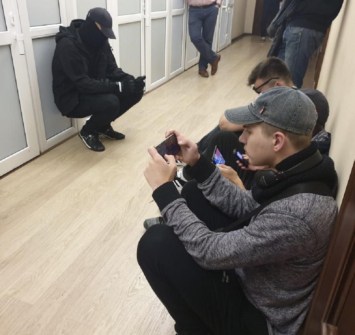 Сторонники Порошенко захватили помещение ГБР: реакция Трубы Сторонники Порошенко захватили помещение ГБР: реакция Трубы