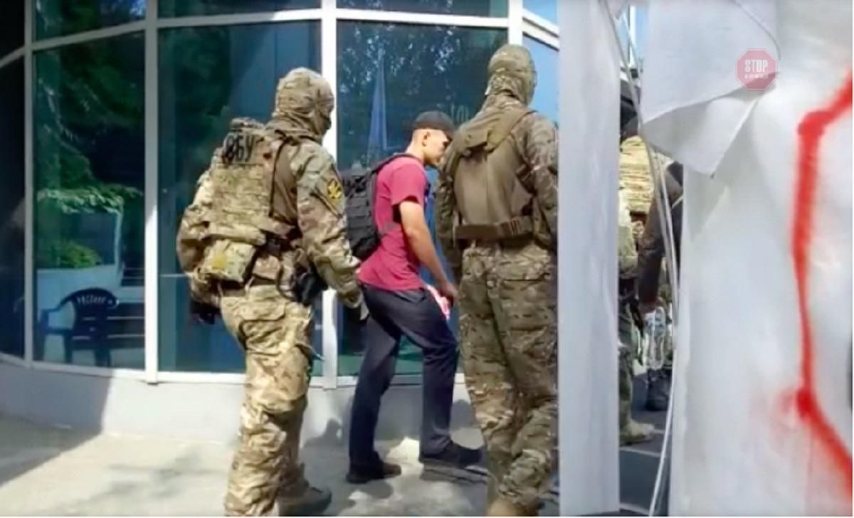 В Главном управлении ГФС Днепровской области ГБР и СБУ провели обыск В Главном управлении ГФС Днепровской области ГБР и СБУ провели обыск