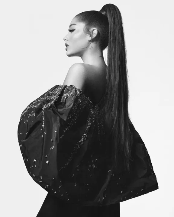Аріана Гранде в рекламі Givenchy