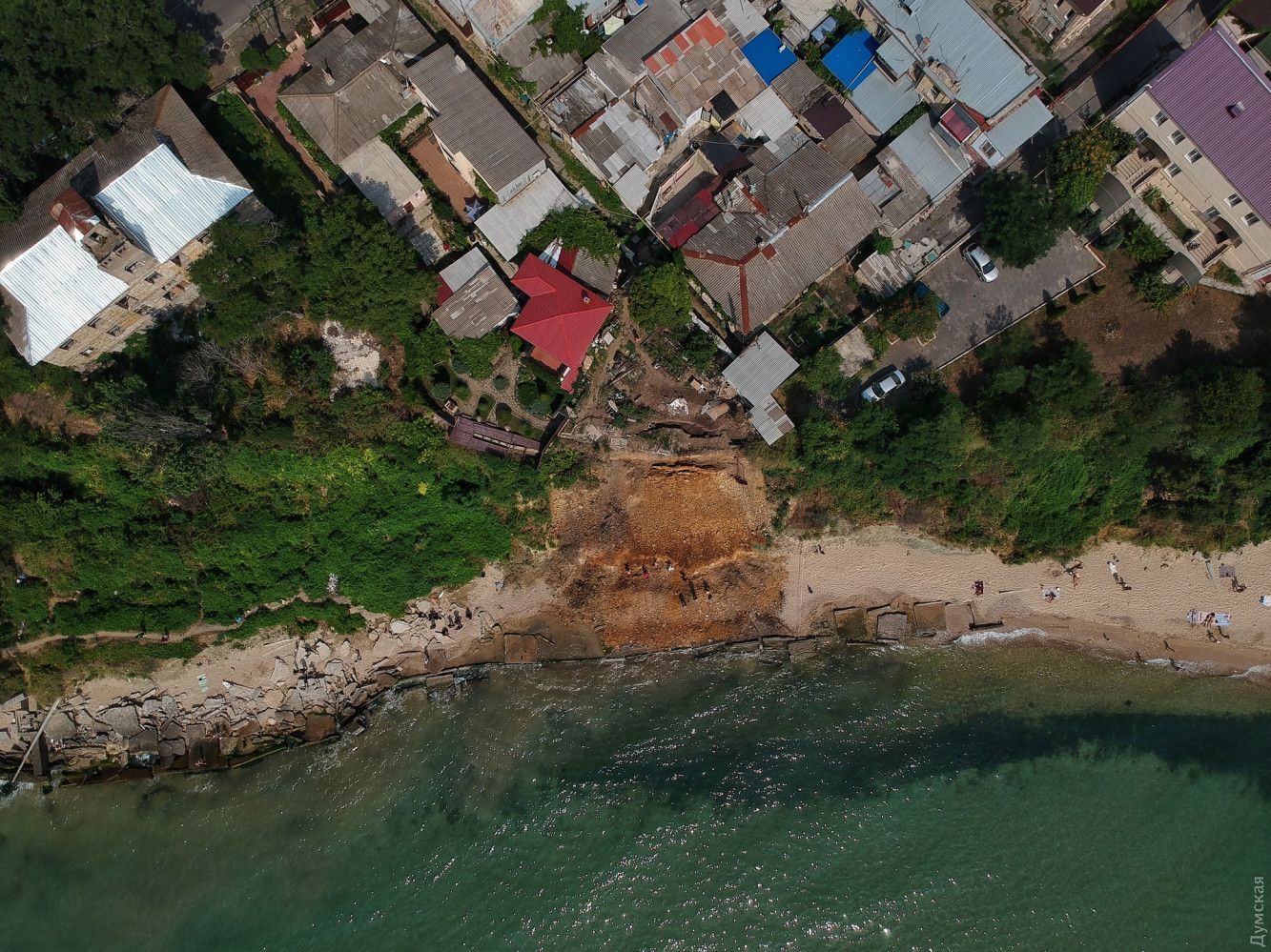 Обвал на пляжі в Одесі: видовищні фото і відео руїни з висоти Обвал на пляжі в Одесі: видовищні фото і відео руїни з висоти