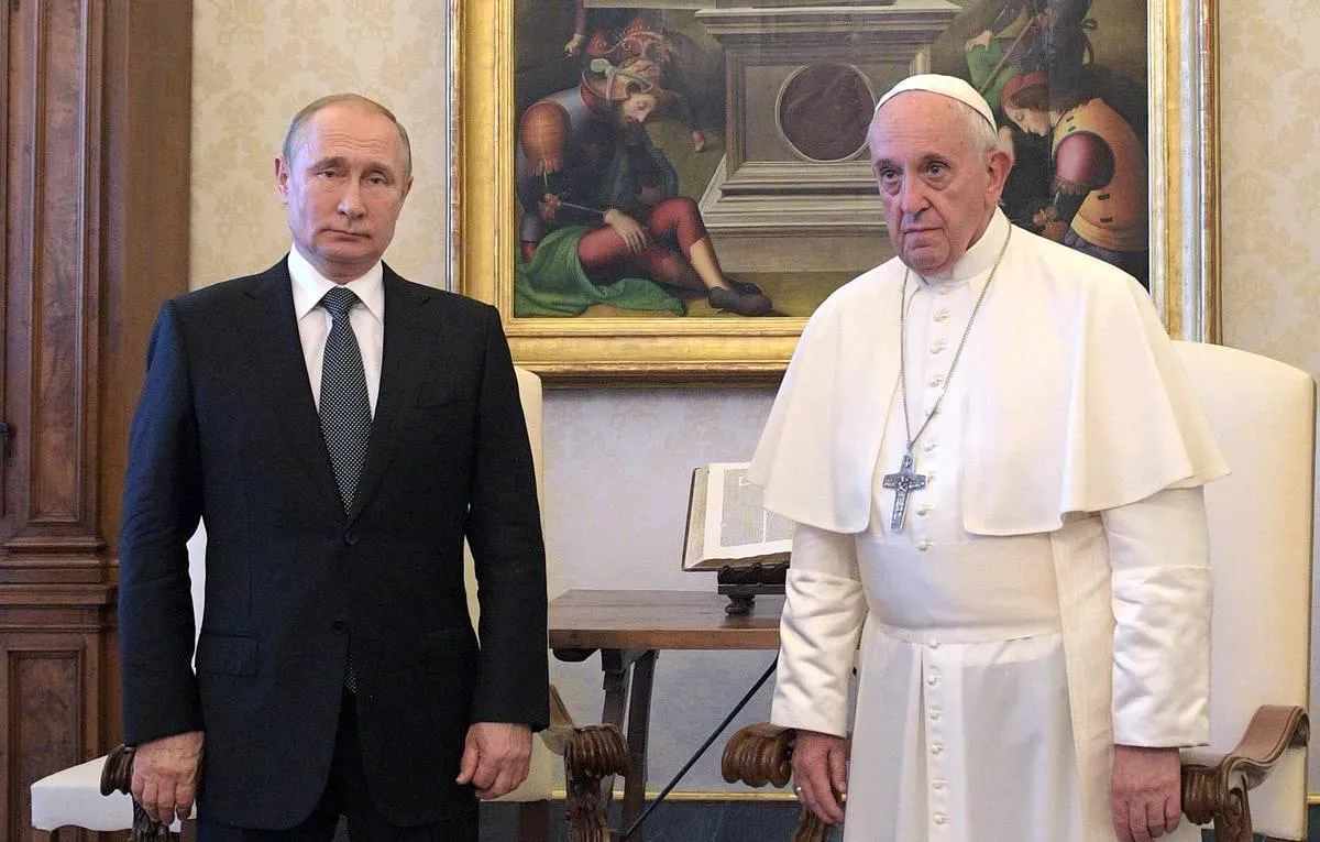 У Папи Франциска Путіна змусили пояснювати годинне запізнення.