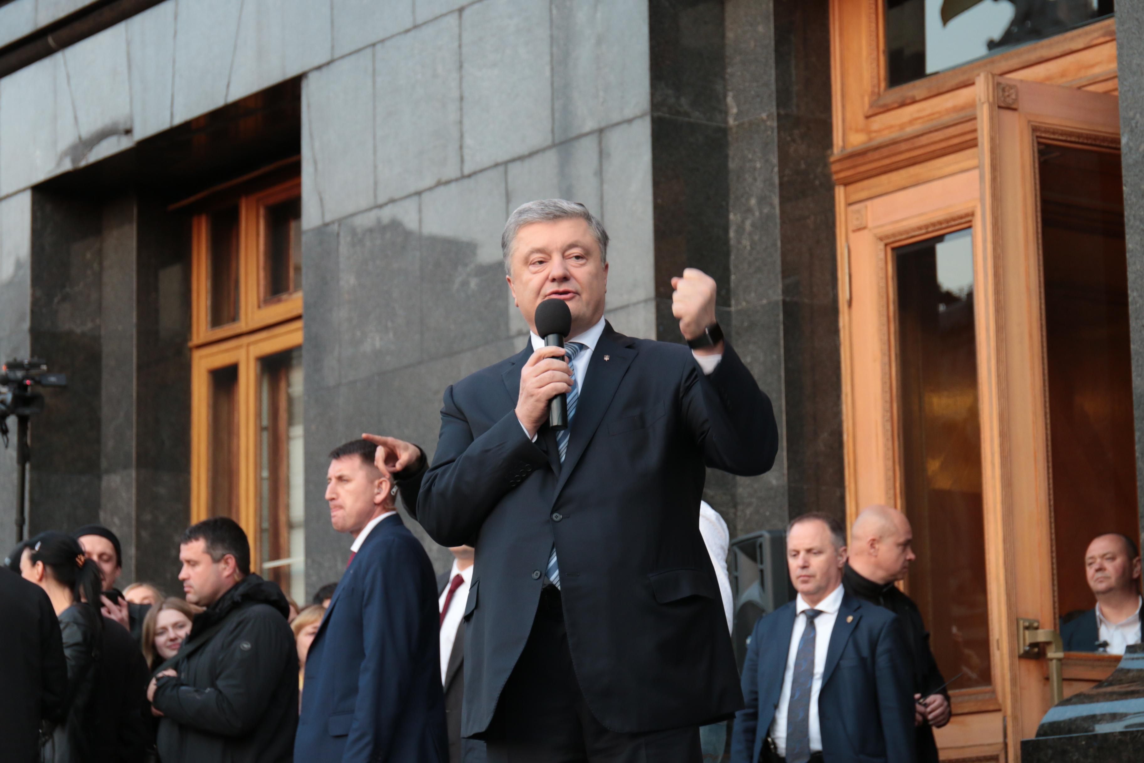 Кому вигідне притягнення до кримінальної відповідальності Порошенка, – думка соціолога Кому вигідне притягнення до кримінальної відповідальності Порошенка, – думка соціолога