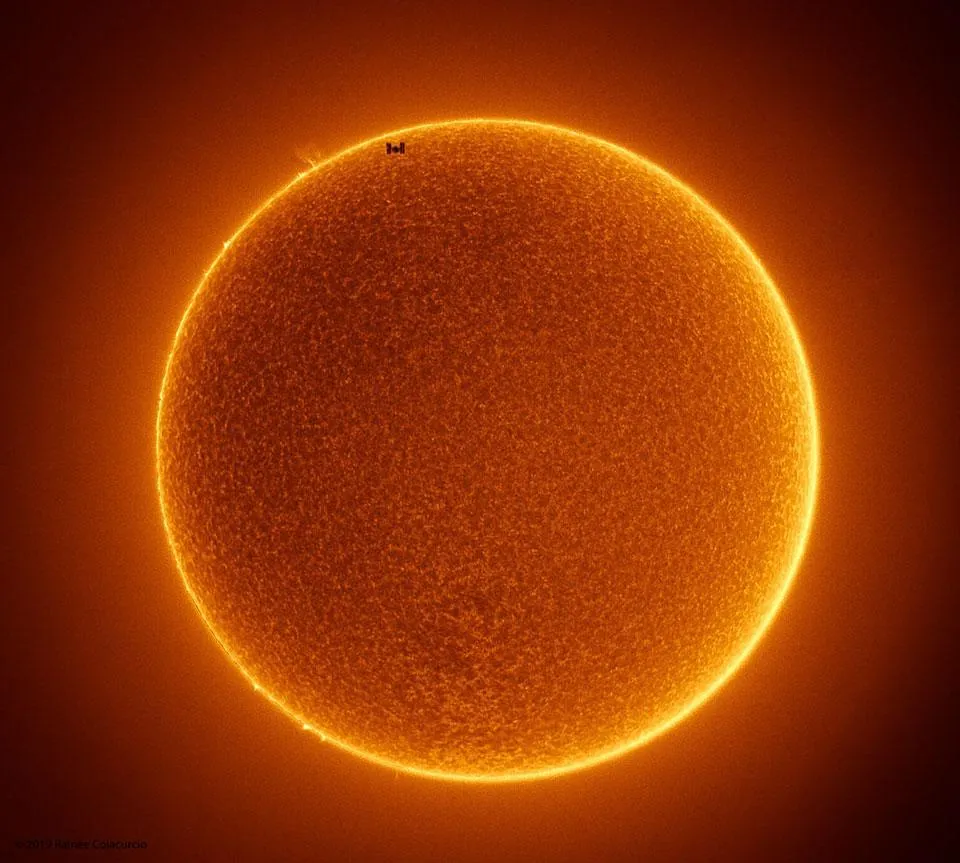 МКС на фоні Сонця