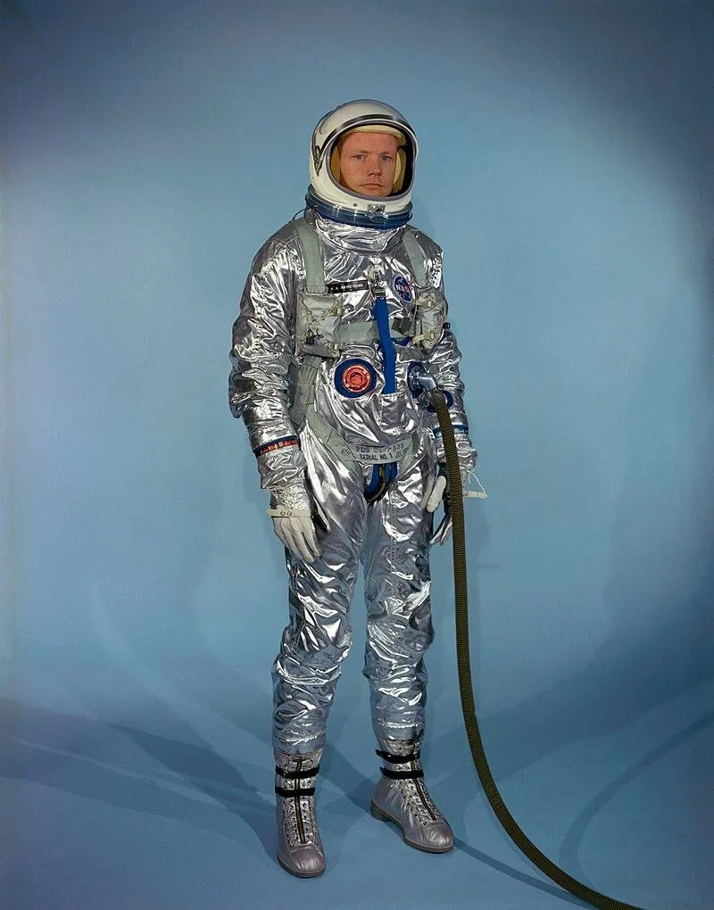 Ніл Армстронг у першому костюмі Gemini