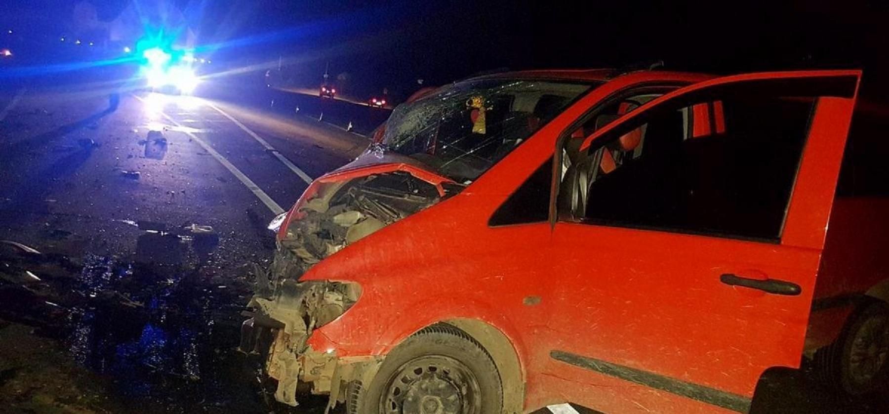 ДТП на Буковині – зіштовхнулись два мікроавтобуси, є постраждалі: фото ДТП на Буковині – зіштовхнулись два мікроавтобуси, є постраждалі: фото