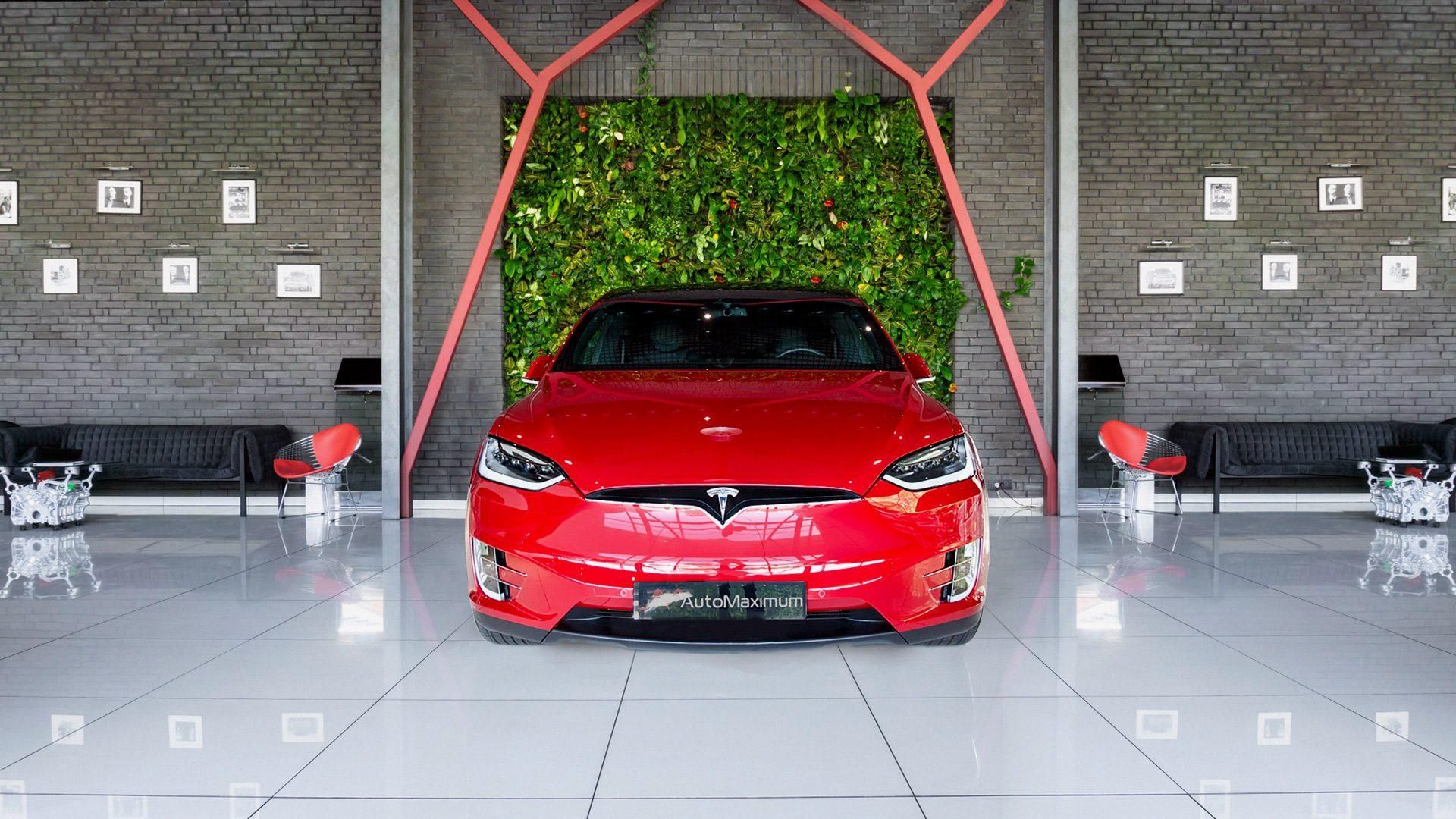 Офіційний сервісний центр Tesla запрацював у Польщі Офіційний сервісний центр Tesla запрацював у Польщі