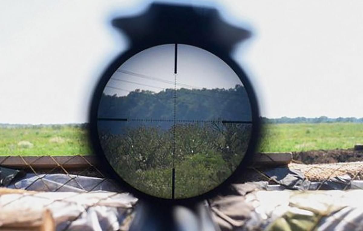 Снайперы боевиков убили двух украинских военных на Донбассе Снайперы боевиков убили двух украинских военных на Донбассе