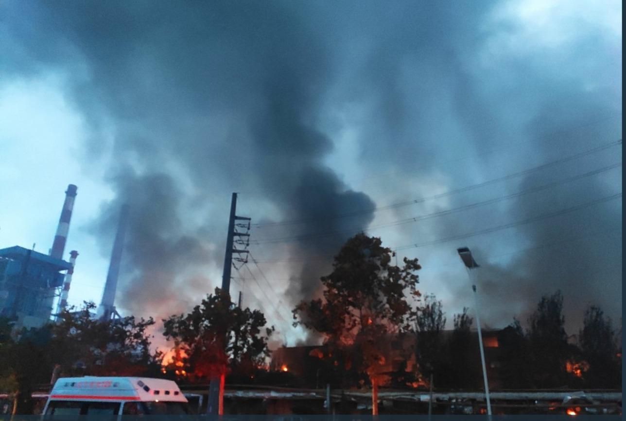 В Китае на заводе произошел мощный взрыв: есть погибшие (фото, видео) В Китае на заводе произошел мощный взрыв: есть погибшие (фото, видео)