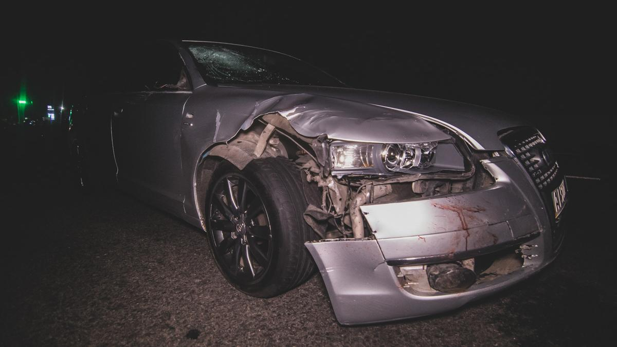 Под Киевом авто сбило насмерть трех человек: одному из погибших оторвало ногу – фото, видео