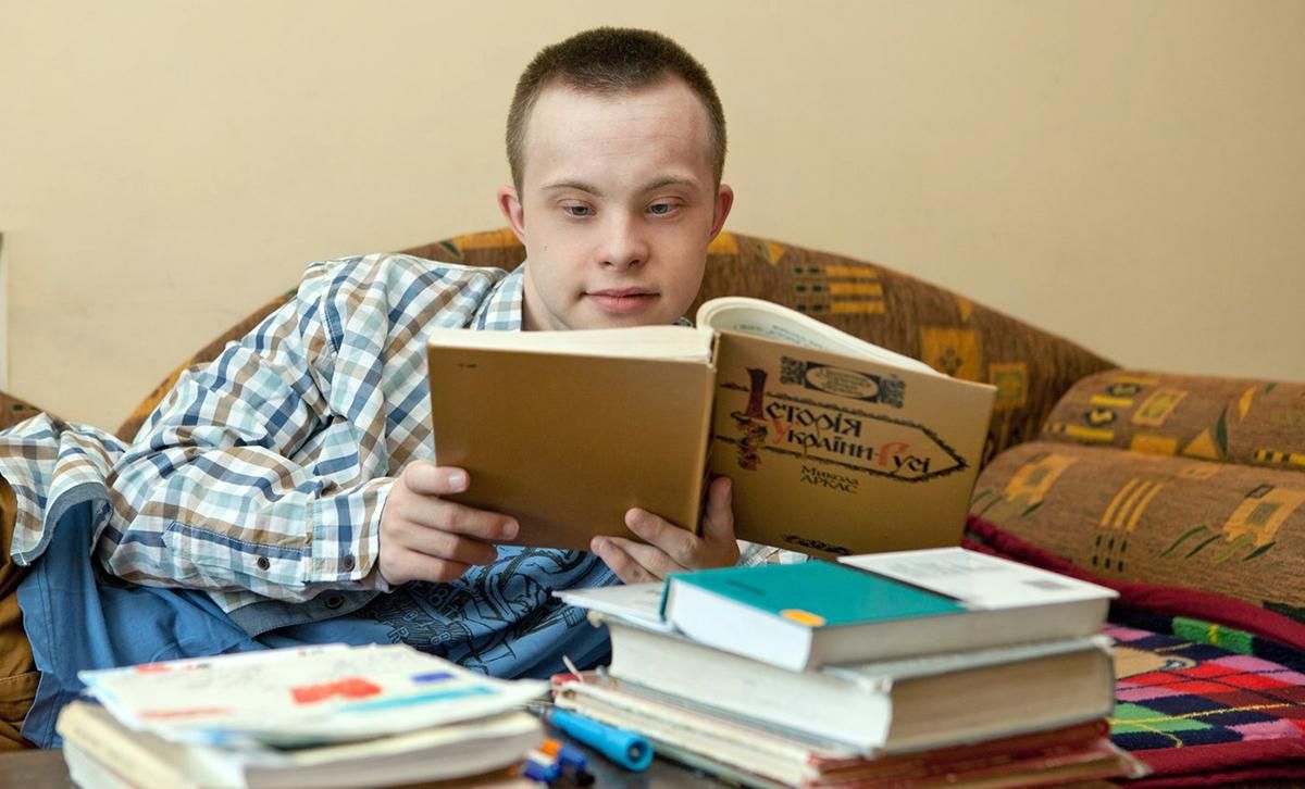 Первый в Украине выпускник вуза с синдромом Дауна нашел работу по специальности