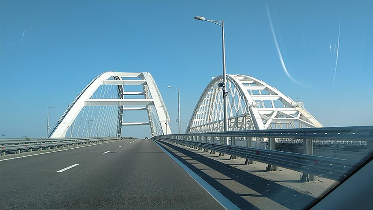 Ожидание и реальность: в сети высмеяли новые фото Крымского моста