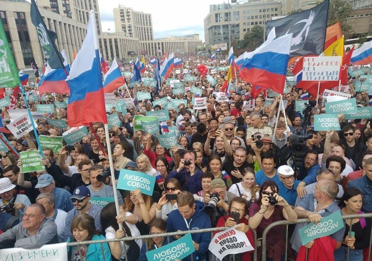 В Москве снова тысячные протесты из-за выборов: фото и видео