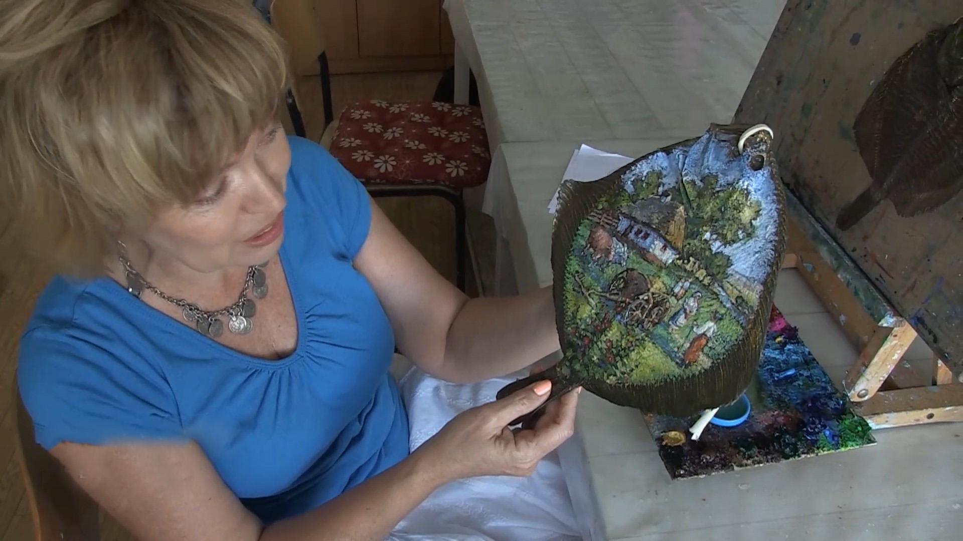 Ікони на рибі: українська художниця створює незвичні картини – фото Ікони на рибі: українська художниця створює незвичні картини – фото