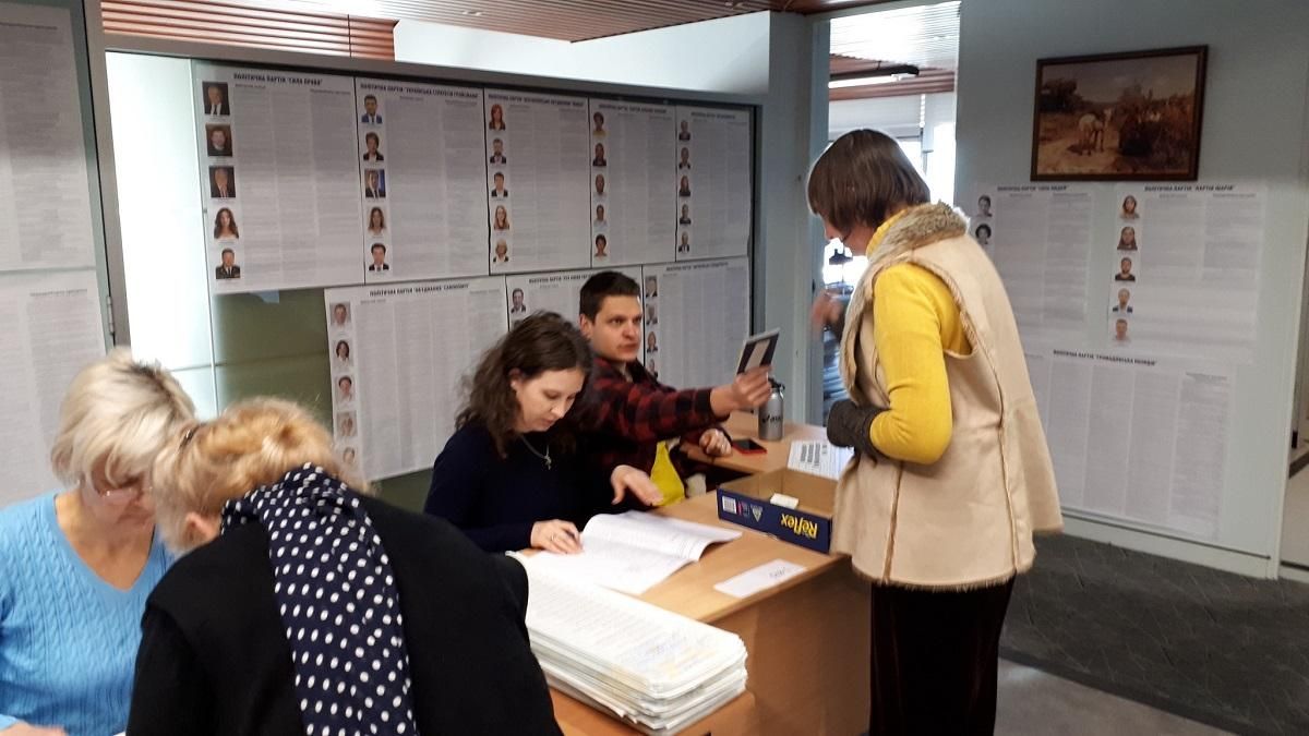Выборы в Верховную Раду начались: украинцы Австралии первыми в мире начали голосования