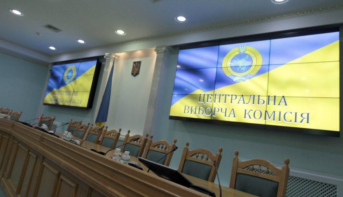 Фальсифікації на окрузі 94: журналісти знайшли "липові" документи в архіві ОВК Фальсифікації на окрузі 94: журналісти знайшли "липові" документи в архіві ОВК