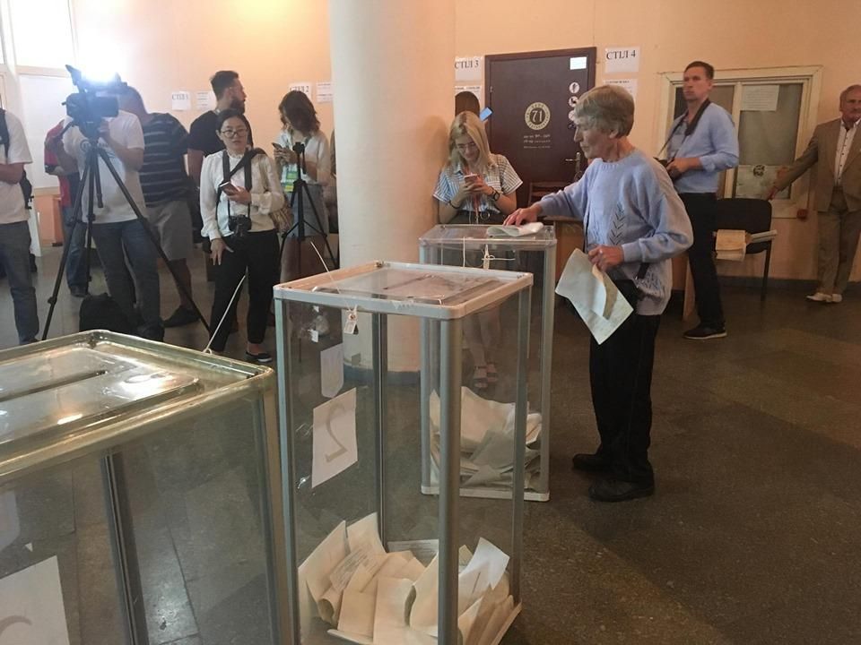 Как голосуют украинцы в разных регионах: видео Как голосуют украинцы в разных регионах: видео