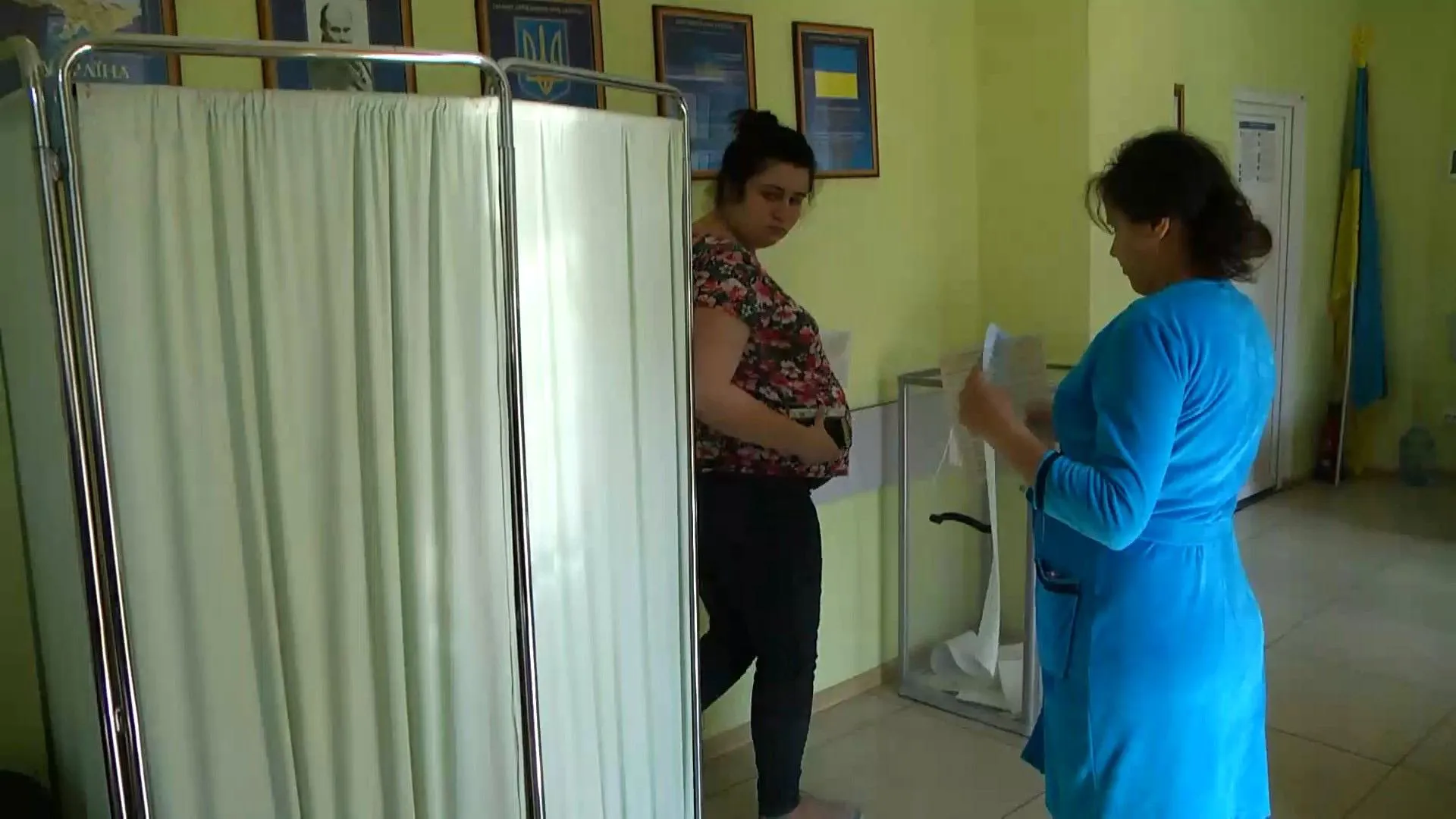 Породіллі голосують Породіллі голосують