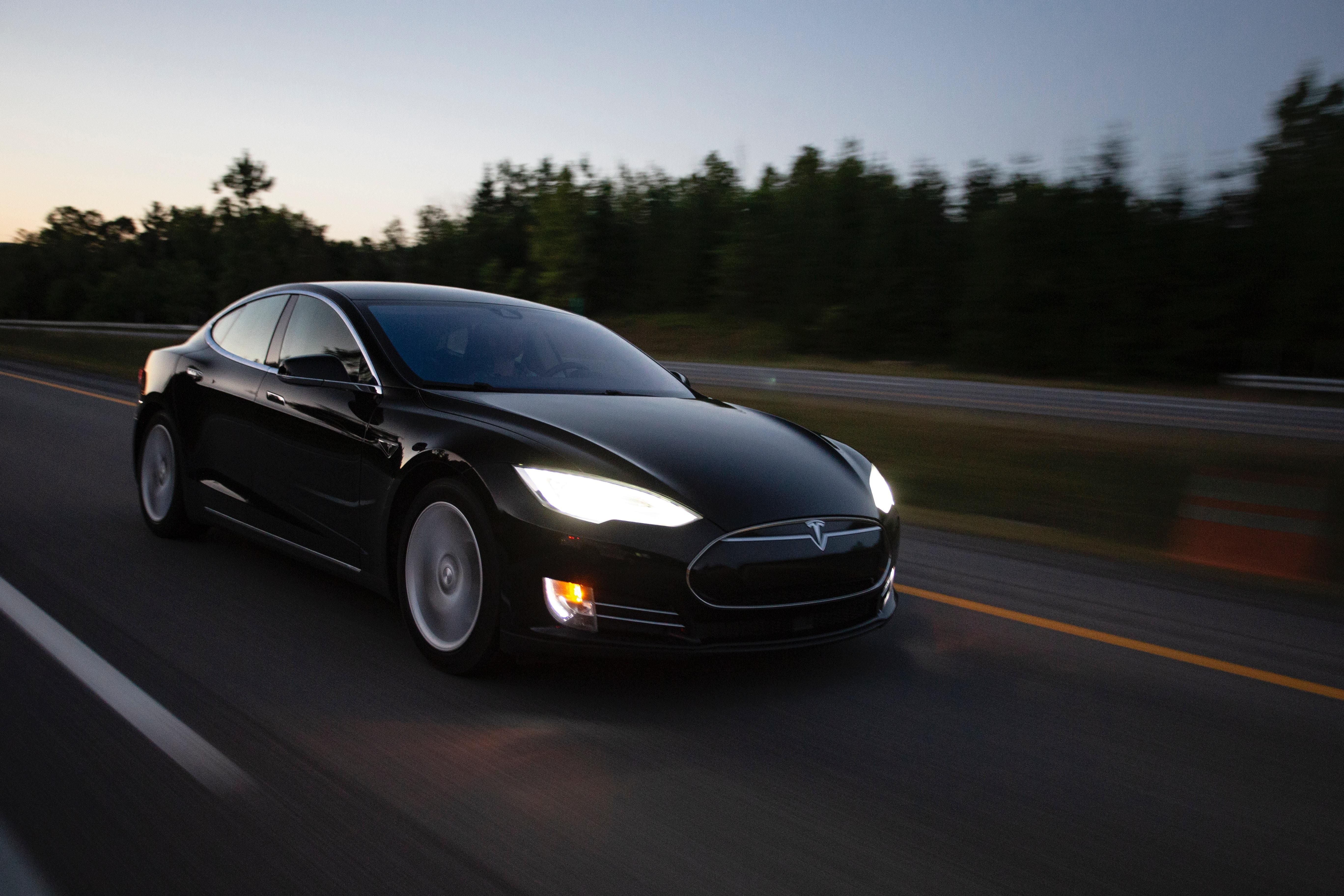 Чи безпечні електрокари: новий звіт компанії Tesla 