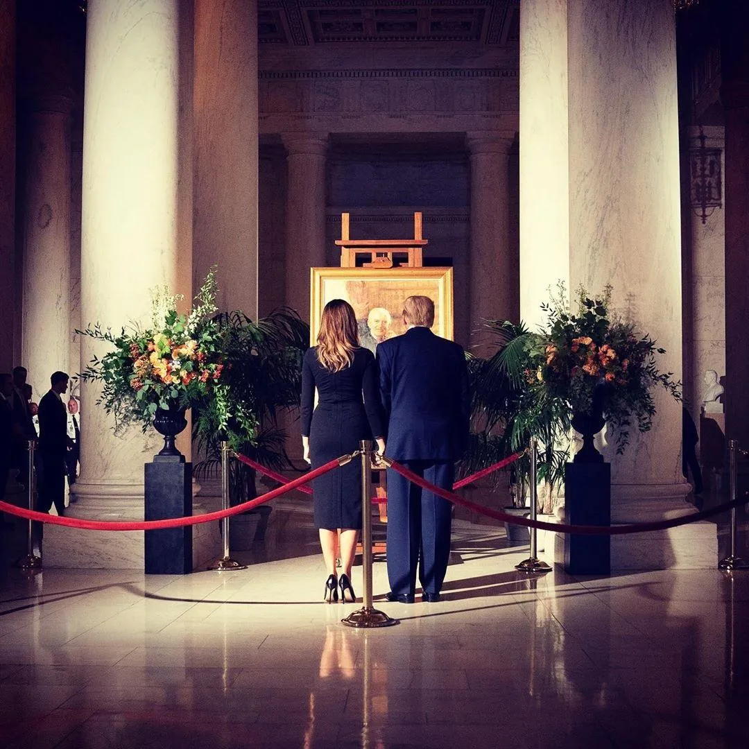 Меланія Трамп у чорній сукні Меланія Трамп у чорній сукні