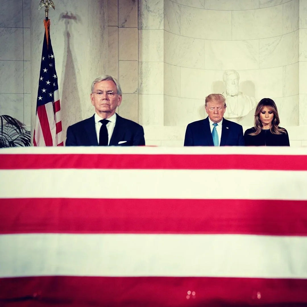 Дональд і Меланія Трамп на скорботному заході Дональд і Меланія Трамп на скорботному заході