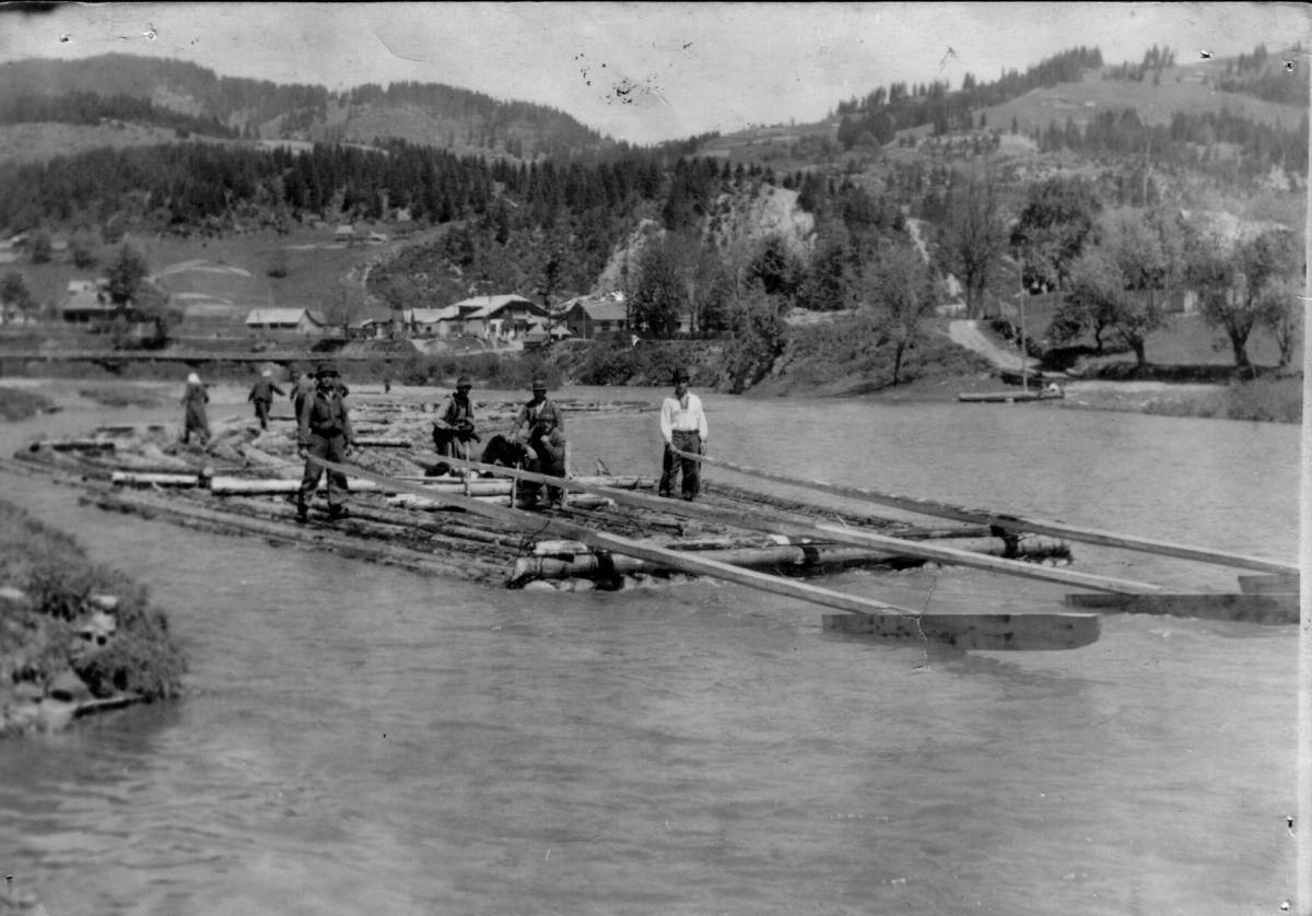 Самая опасная профессия карпатских мужчин: интересные факты о сплавщиках Самая опасная профессия карпатских мужчин: интересные факты о сплавщиках