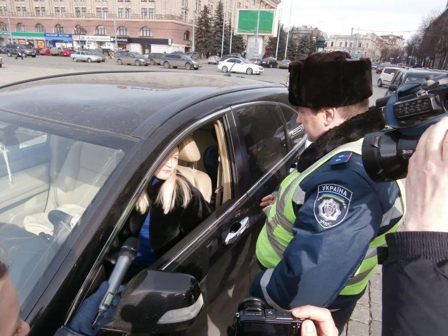 Поліцейські, як і колись даїшники, вимагають гроші